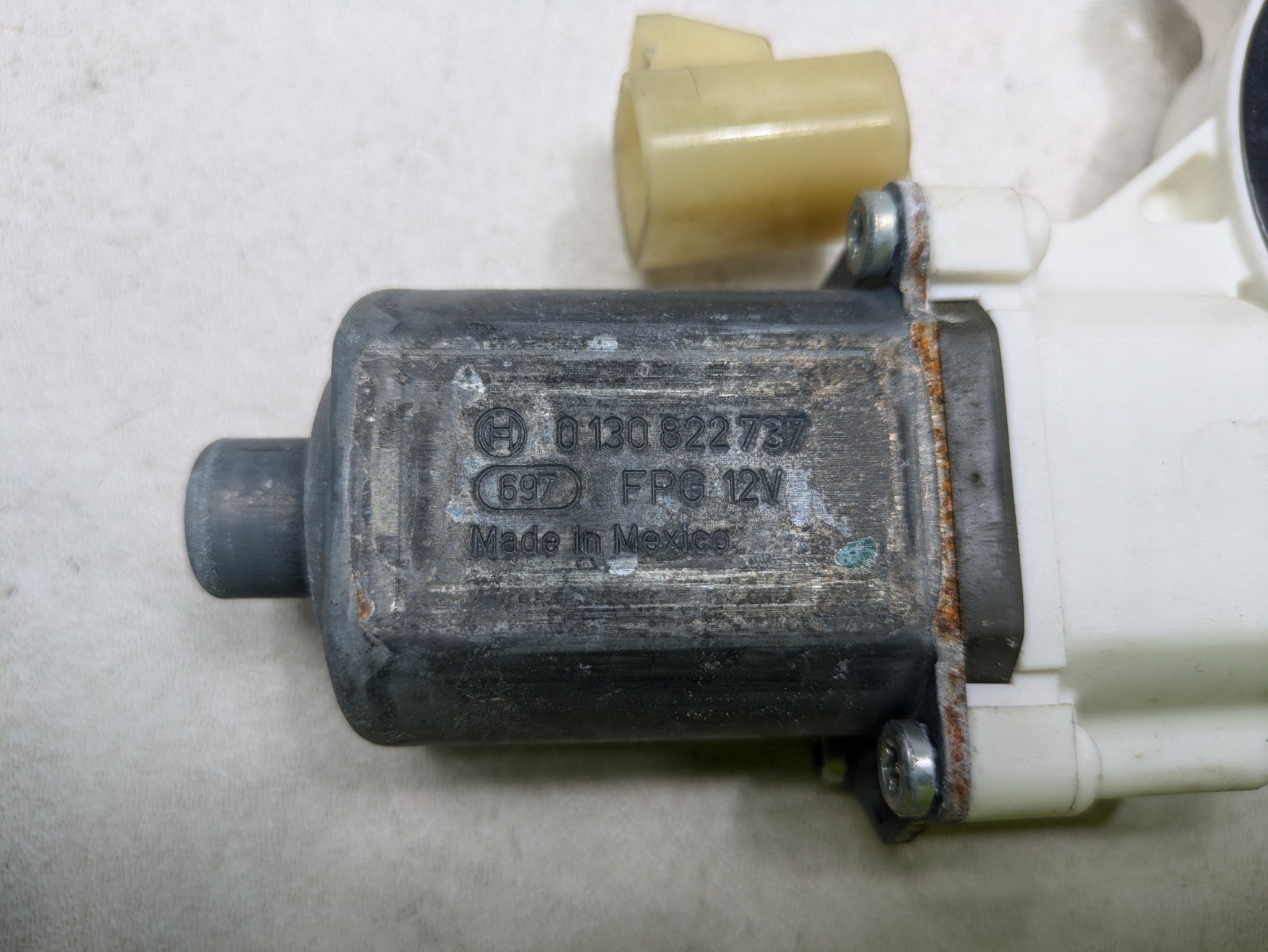 2000 - 2005 CADILLAC DEVILLE OEM POWER WINDOW MOTOR ASSEMBLY REAR RIGHT SIDE