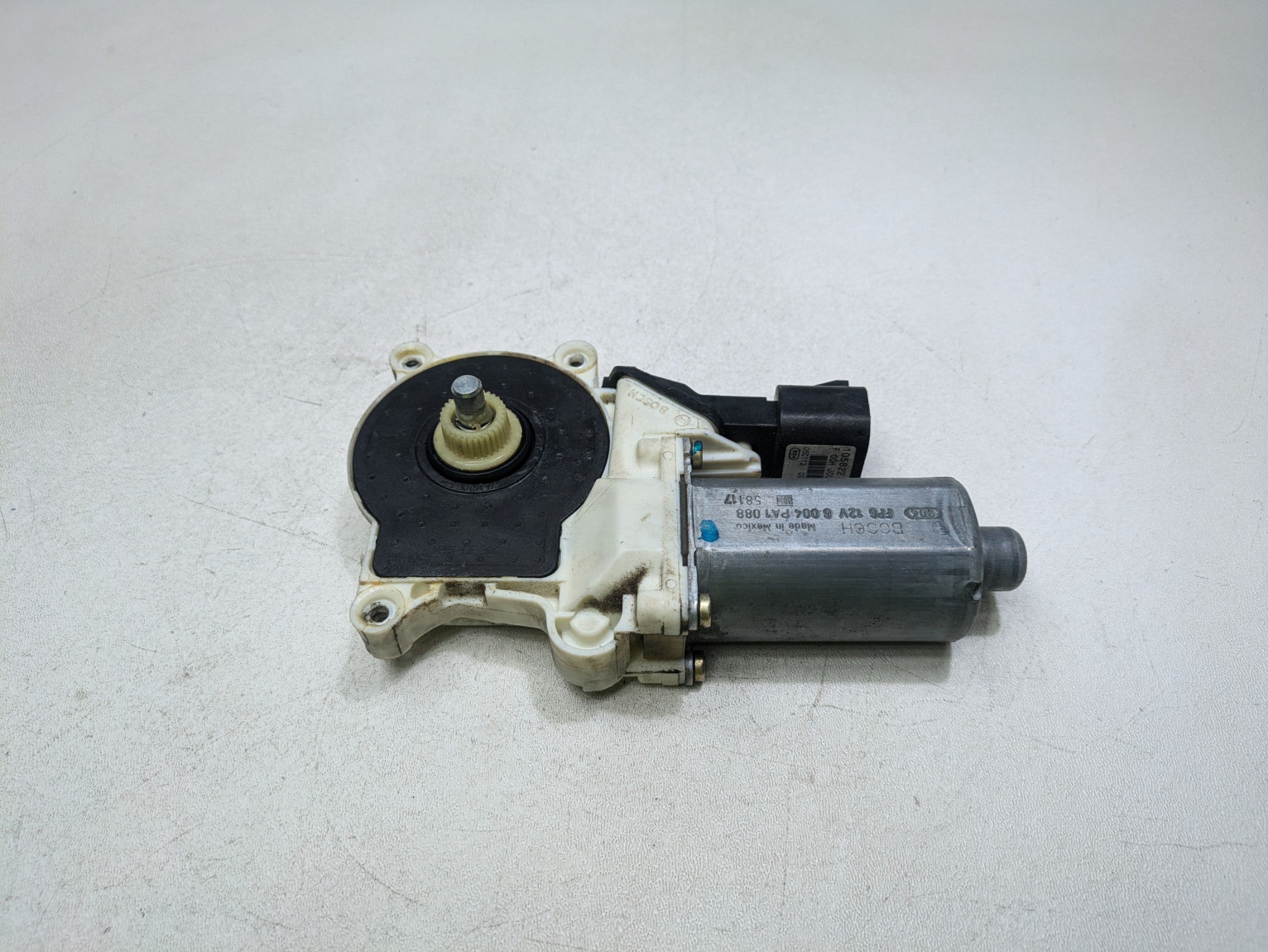 2000 - 2005 CADILLAC DEVILLE OEM POWER WINDOW MOTOR ASSEMBLY FRONT RIGHT SIDE