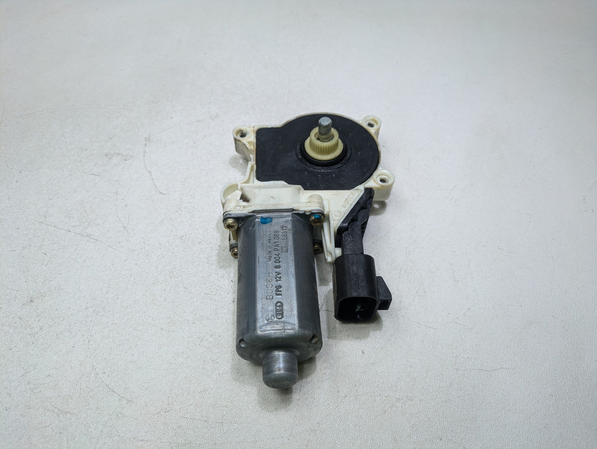 2000 - 2005 CADILLAC DEVILLE OEM POWER WINDOW MOTOR ASSEMBLY FRONT RIGHT SIDE