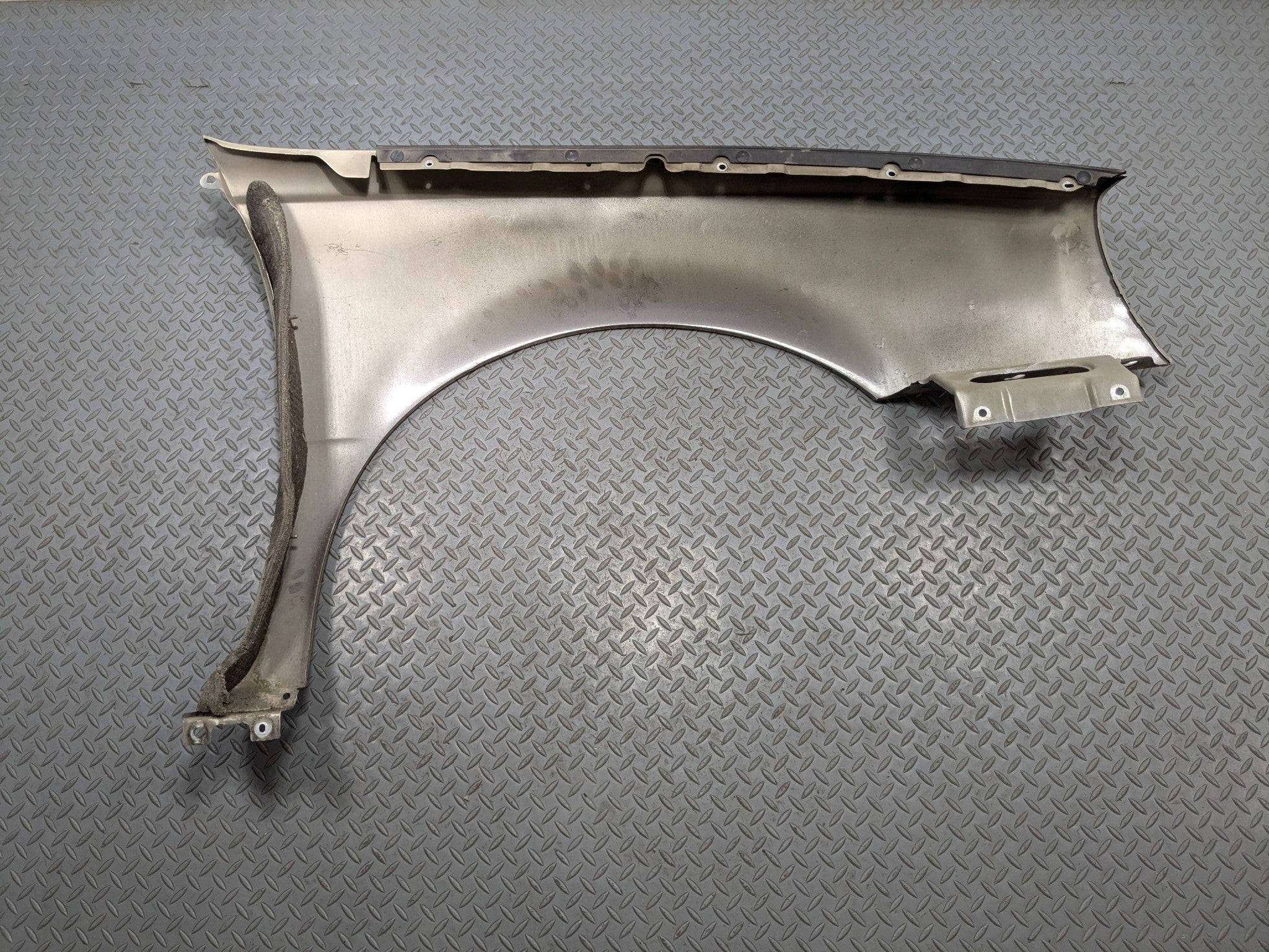 00 - 05 CADILLAC DEVILLE OEM FENDER COVER PANEL LIGHT CASHMERE FRONT LEFT SIDE