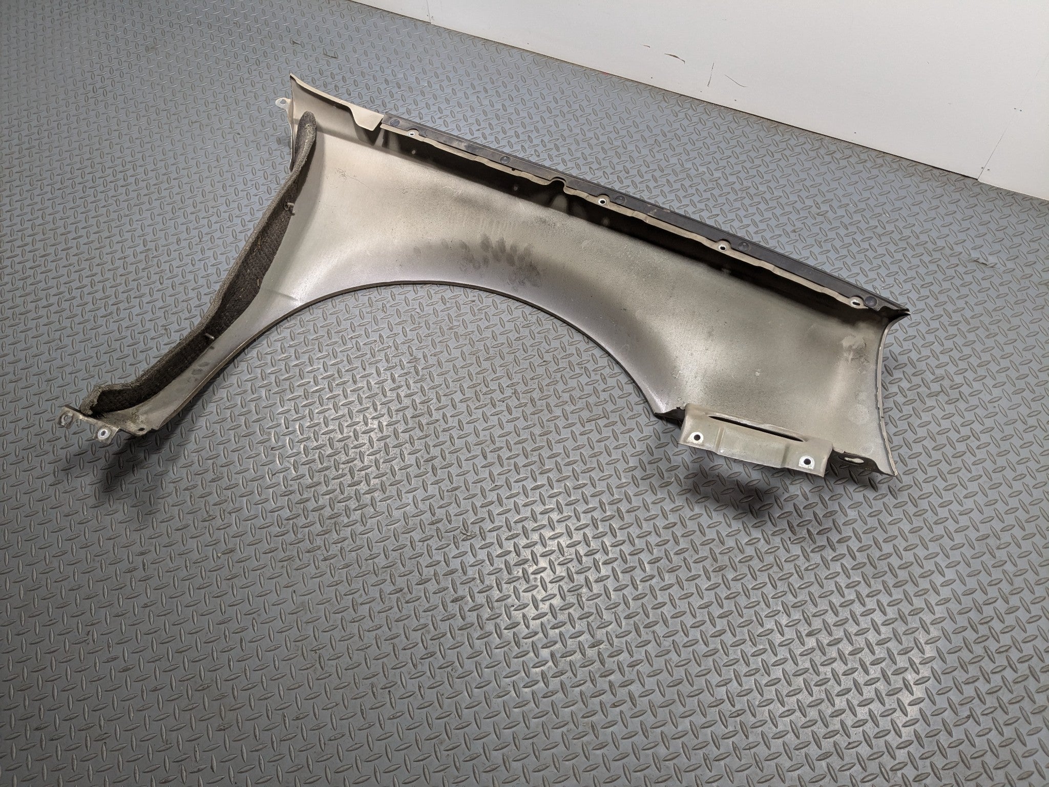 00 - 05 CADILLAC DEVILLE OEM FENDER COVER PANEL LIGHT CASHMERE FRONT LEFT SIDE