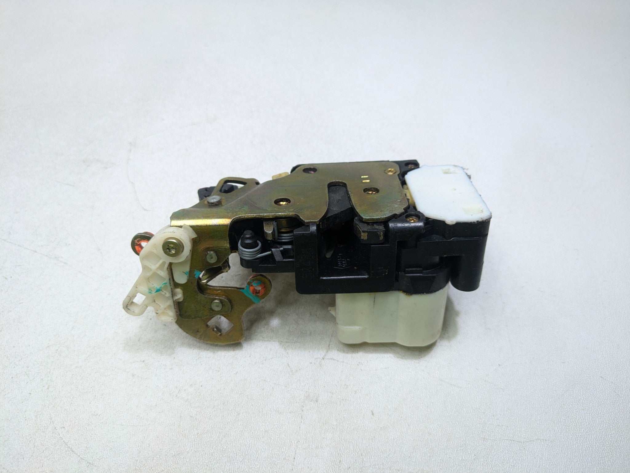 2000 - 2005 CADILLAC DEVILLE OEM DOOR LATCH LOCK ACTUATOR REAR LEFT DRIVER SIDE