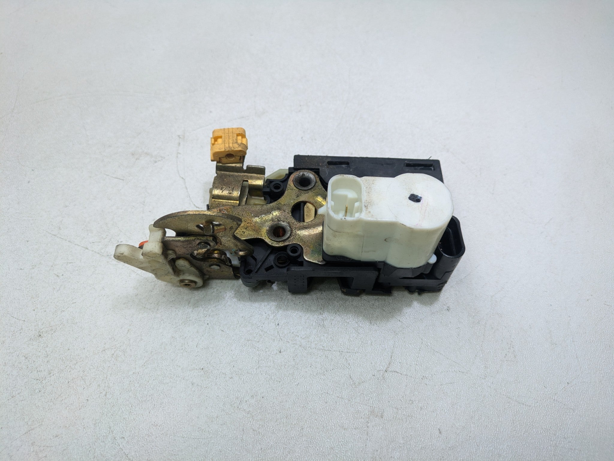 00 - 05 CADILLAC DEVILLE OEM DOOR LATCH LOCK ACTUATOR RAER RIGHT PASSENGER SIDE
