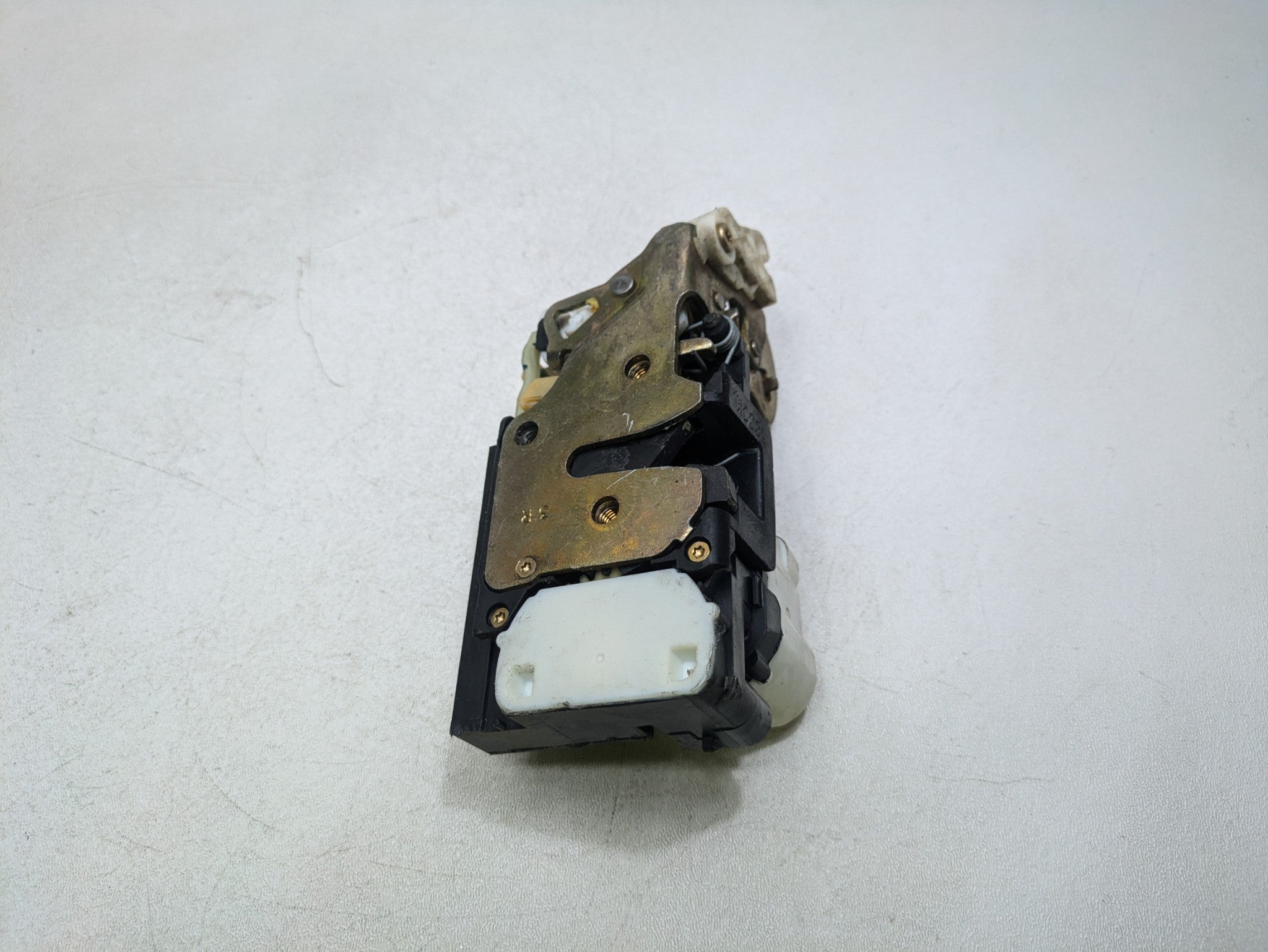 00 - 05 CADILLAC DEVILLE OEM DOOR LATCH LOCK ACTUATOR RAER RIGHT PASSENGER SIDE