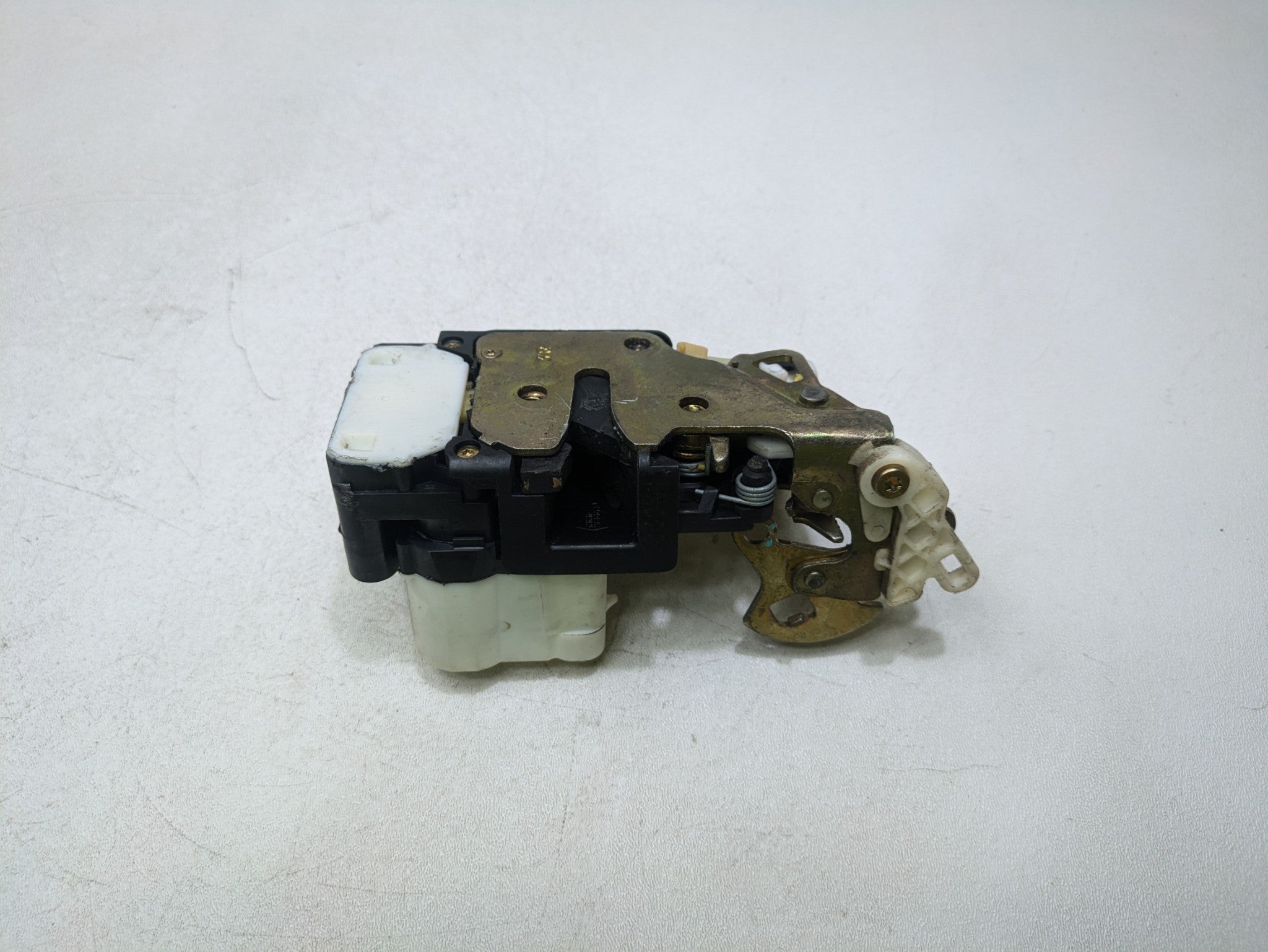 00 - 05 CADILLAC DEVILLE OEM DOOR LATCH LOCK ACTUATOR RAER RIGHT PASSENGER SIDE