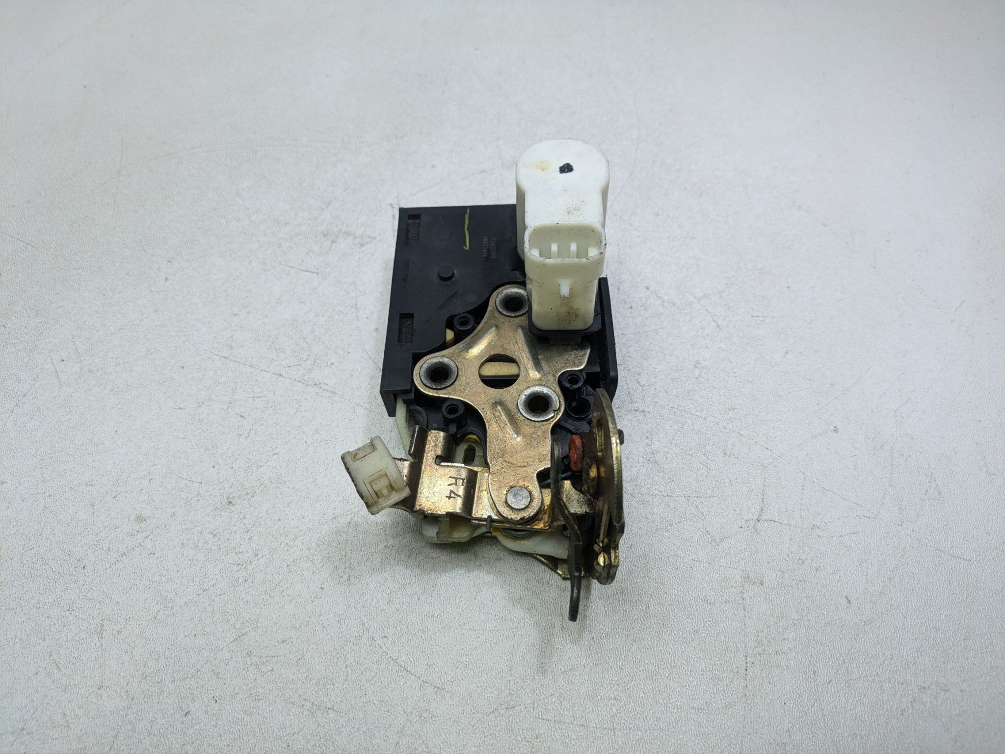 00 - 05 CADILLAC DEVILLE OEM DOOR LATCH LOCK ACTUATOR FRONT RIGHT PASSENGER SIDE