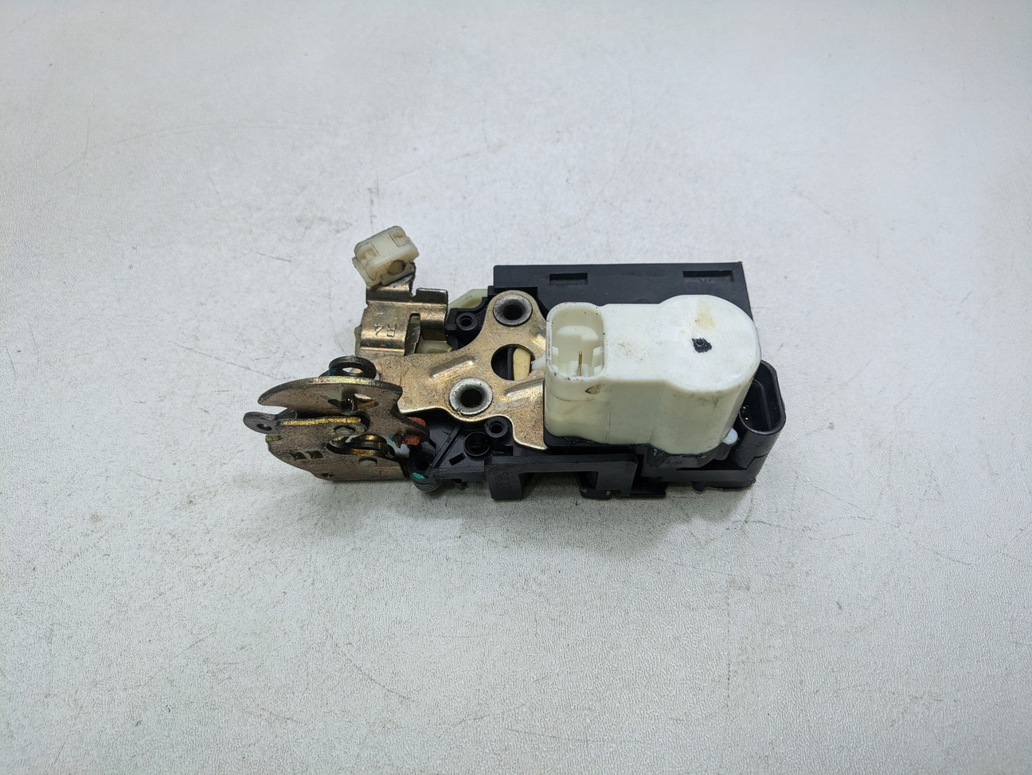 00 - 05 CADILLAC DEVILLE OEM DOOR LATCH LOCK ACTUATOR FRONT RIGHT PASSENGER SIDE