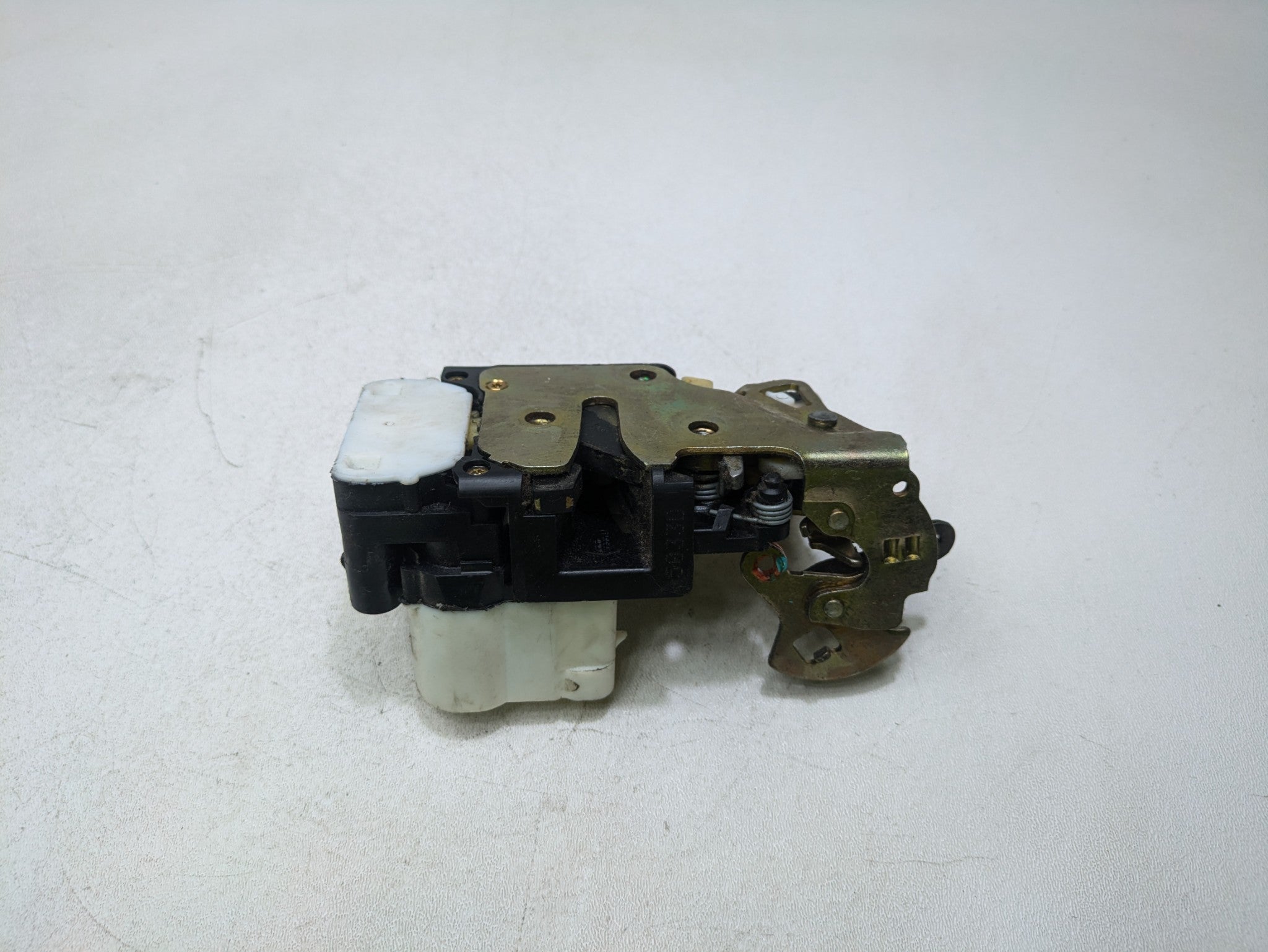 00 - 05 CADILLAC DEVILLE OEM DOOR LATCH LOCK ACTUATOR FRONT RIGHT PASSENGER SIDE