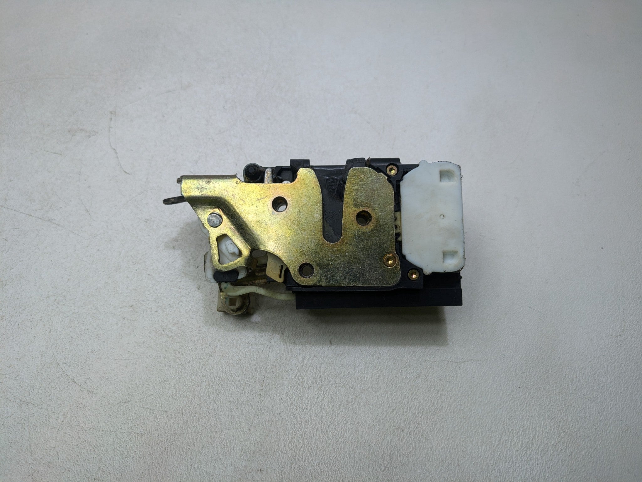 00 - 05 CADILLAC DEVILLE OEM DOOR LATCH LOCK ACTUATOR FRONT RIGHT PASSENGER SIDE