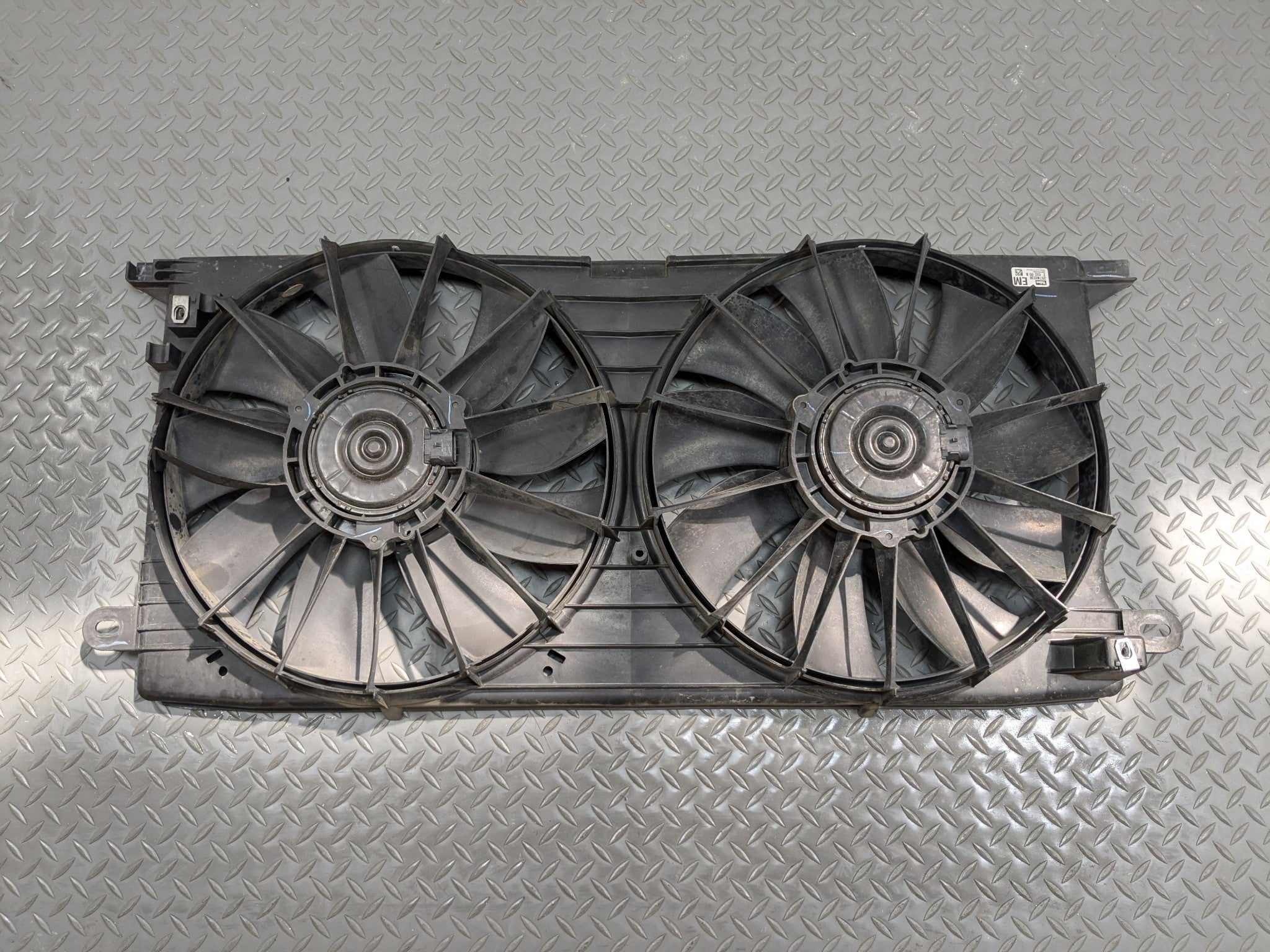 2000 - 2005 CADILLAC DEVILLE OEM ELECTRIC COOLING MOTOR FAN BLADE WITH SHROUD