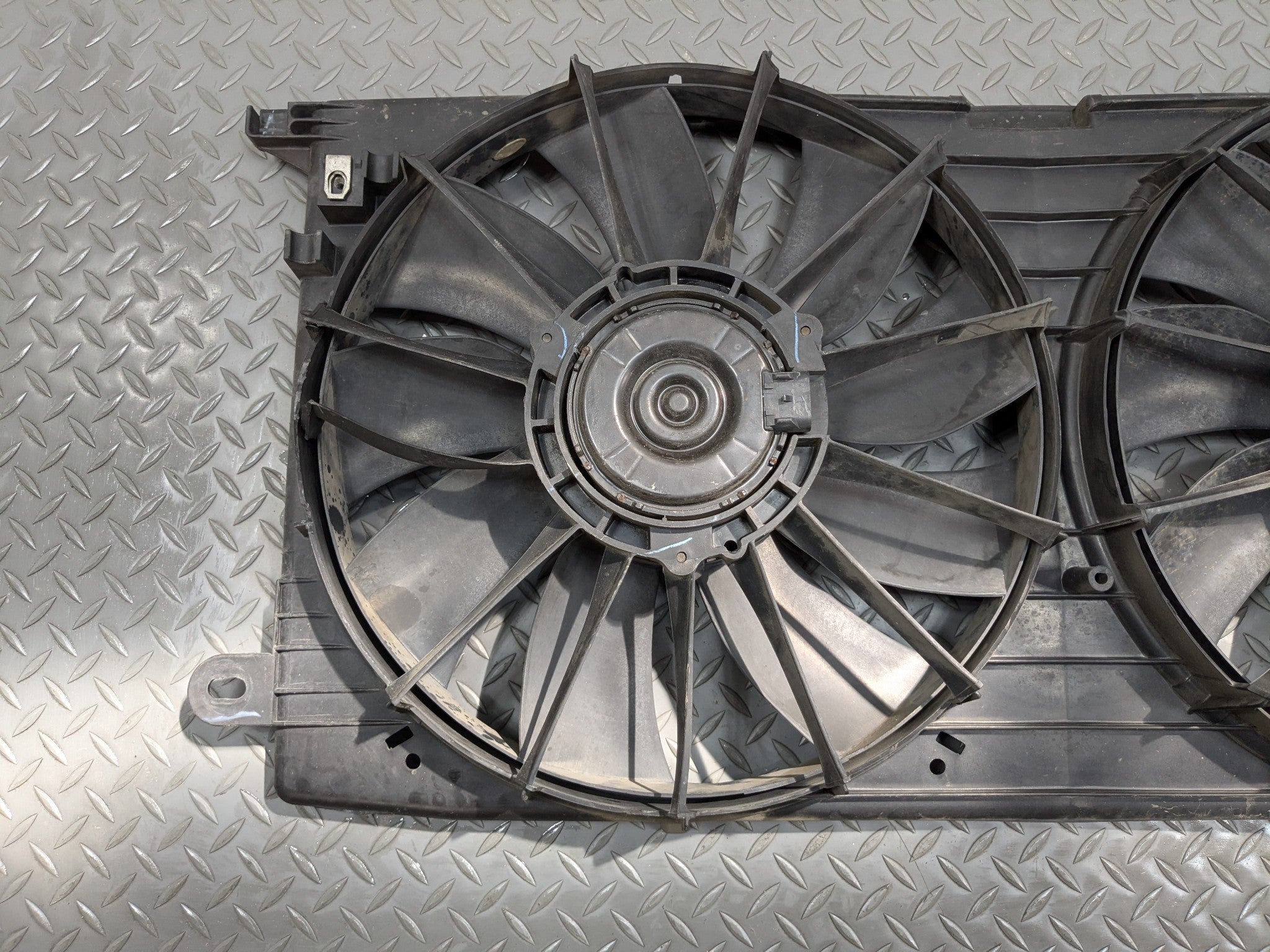 2000 - 2005 CADILLAC DEVILLE OEM ELECTRIC COOLING MOTOR FAN BLADE WITH SHROUD