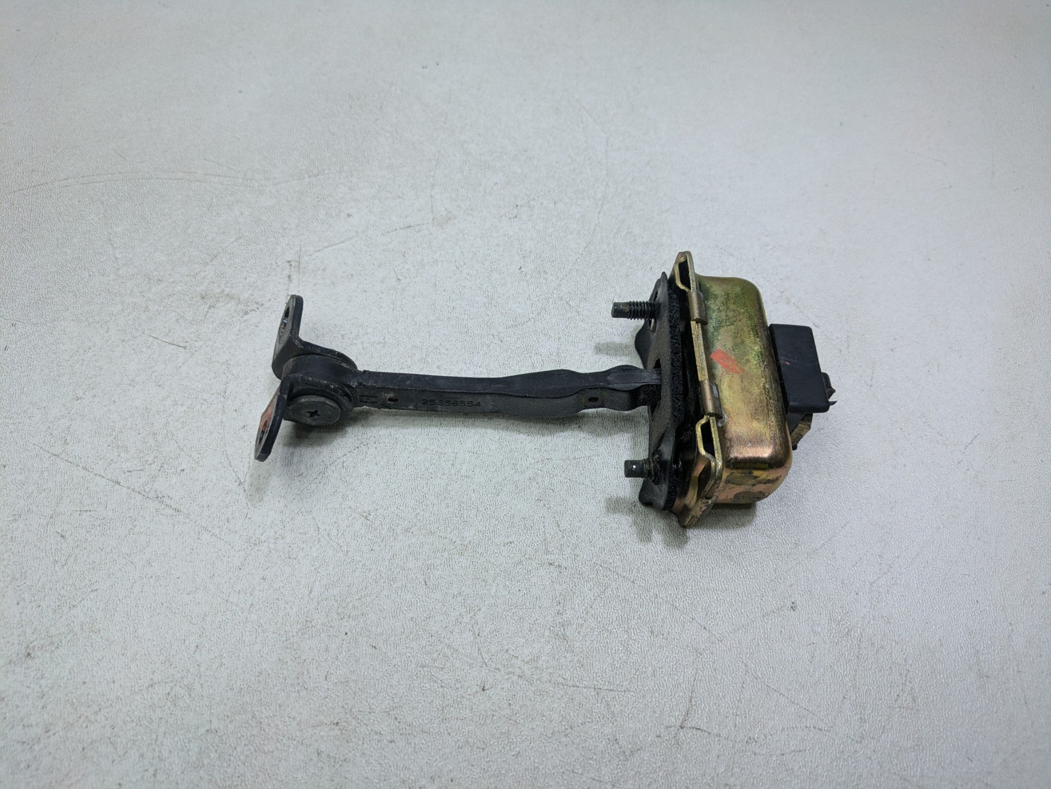 00 - 05 CADILLAC DEVILLE OEM DOOR CHECK STRAP STOPPER FRONT RIGHT PASSENGER SIDE