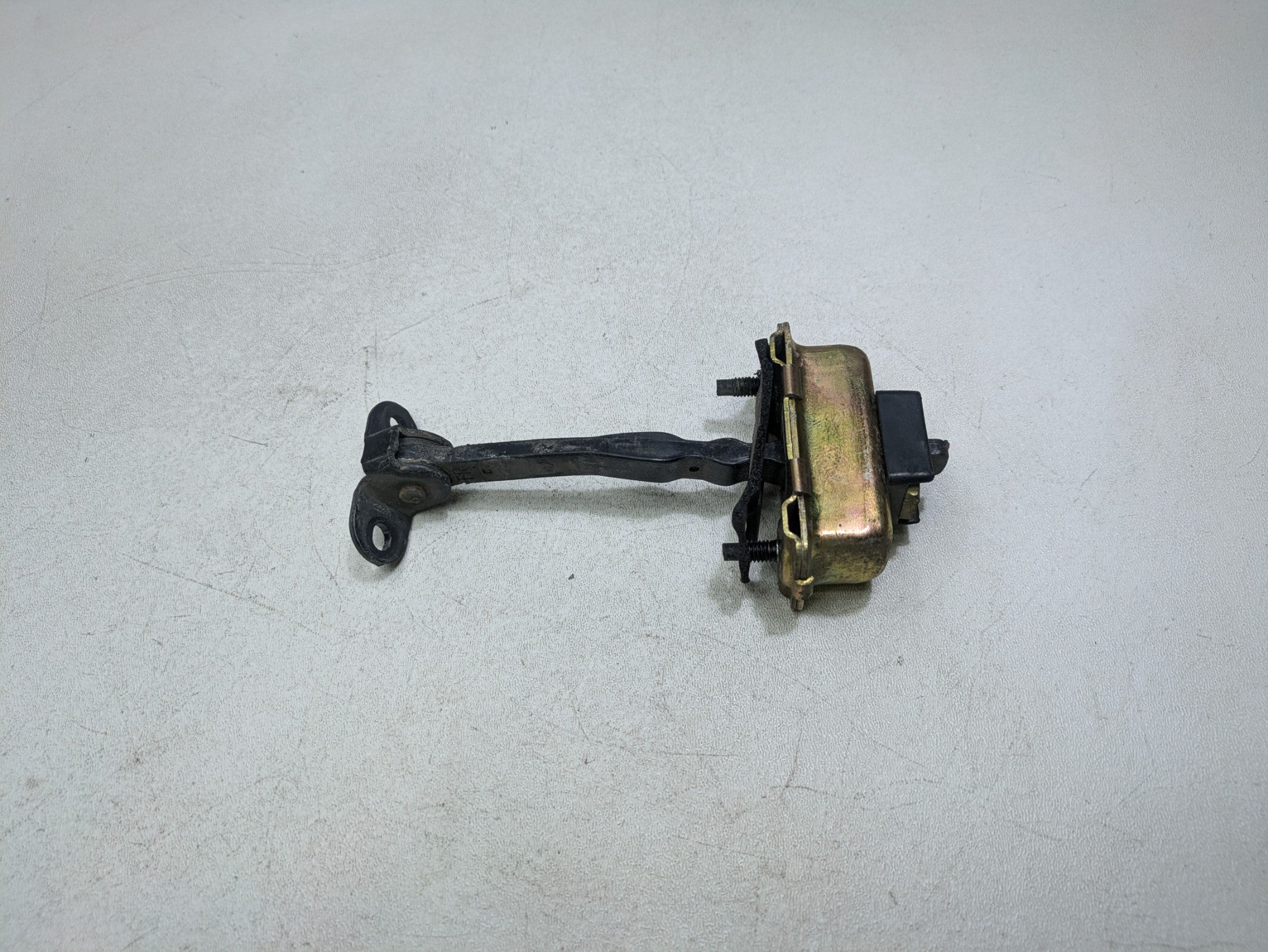 00 - 05 CADILLAC DEVILLE OEM DOOR CHECK STRAP STOPPER FRONT RIGHT PASSENGER SIDE