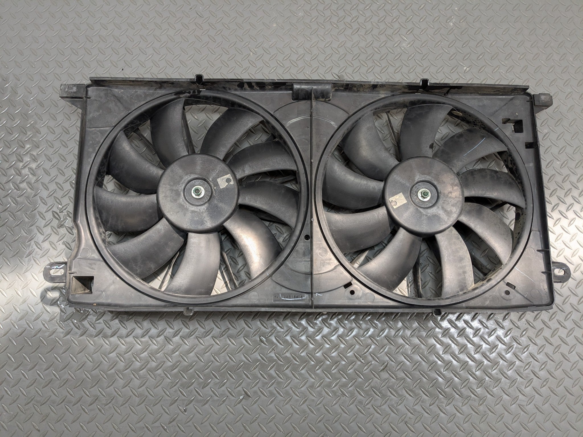 2000 - 2005 CADILLAC DEVILLE OEM ELECTRIC COOLING MOTOR FAN BLADE WITH SHROUD