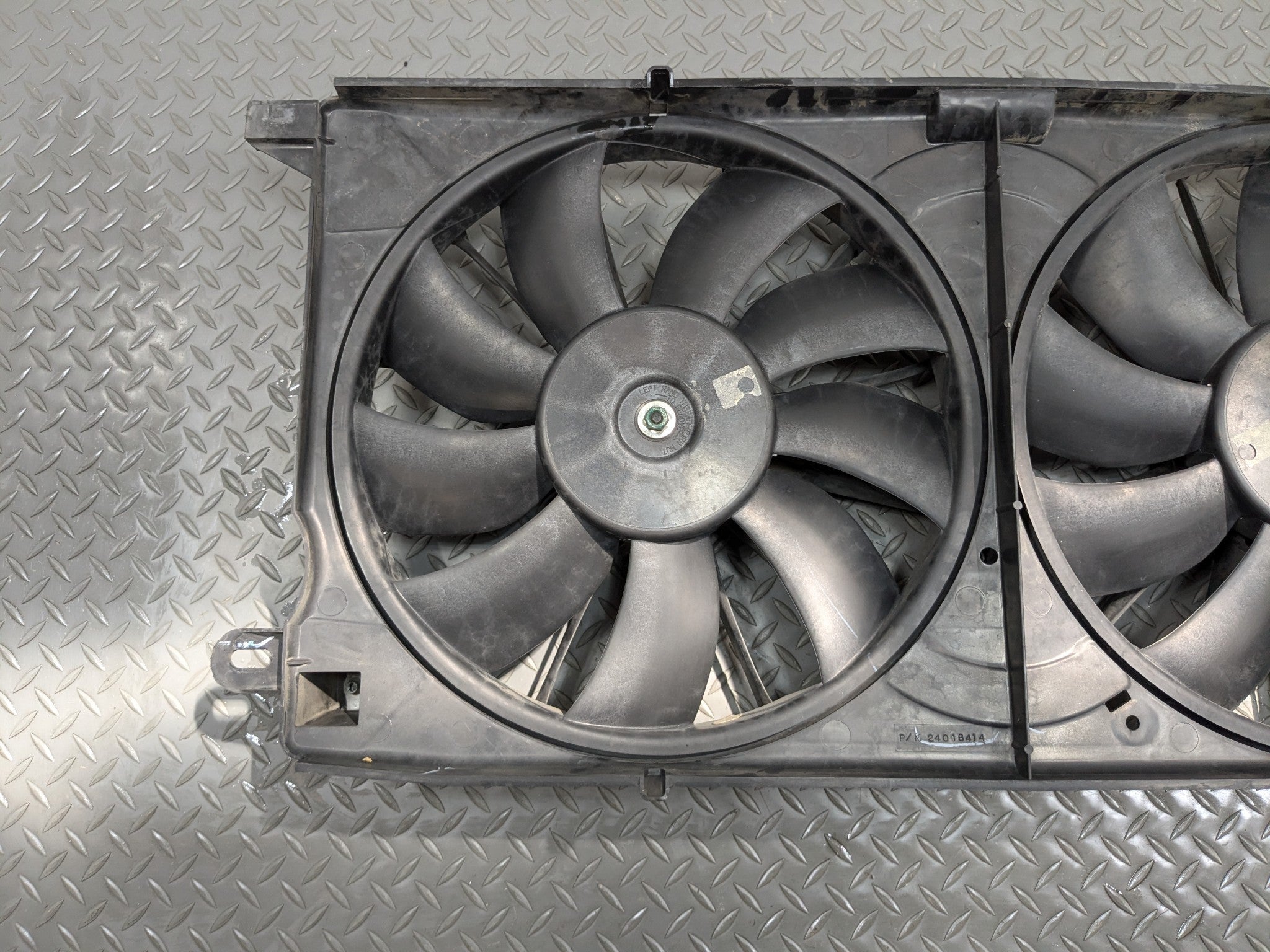 2000 - 2005 CADILLAC DEVILLE OEM ELECTRIC COOLING MOTOR FAN BLADE WITH SHROUD