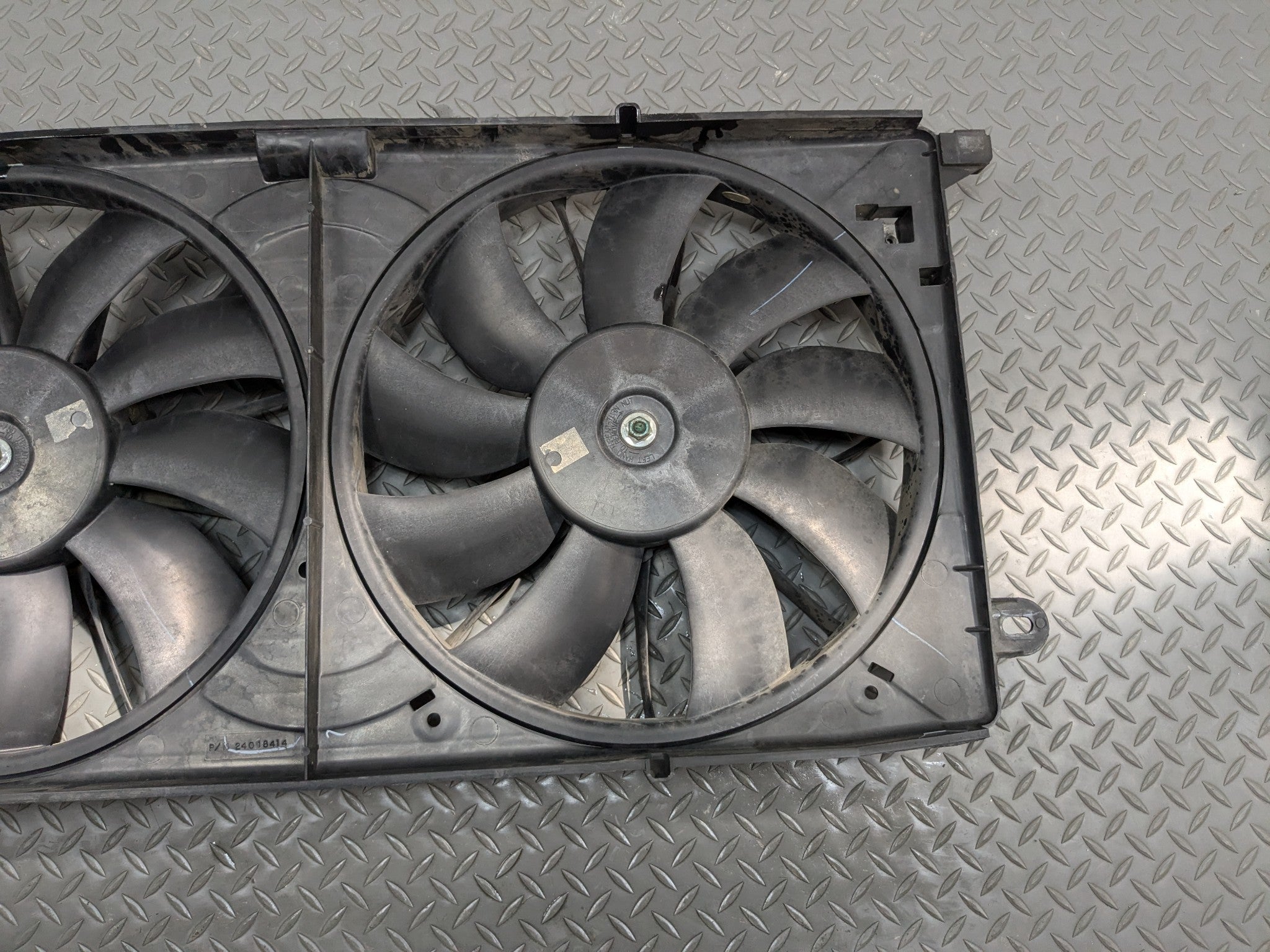 2000 - 2005 CADILLAC DEVILLE OEM ELECTRIC COOLING MOTOR FAN BLADE WITH SHROUD