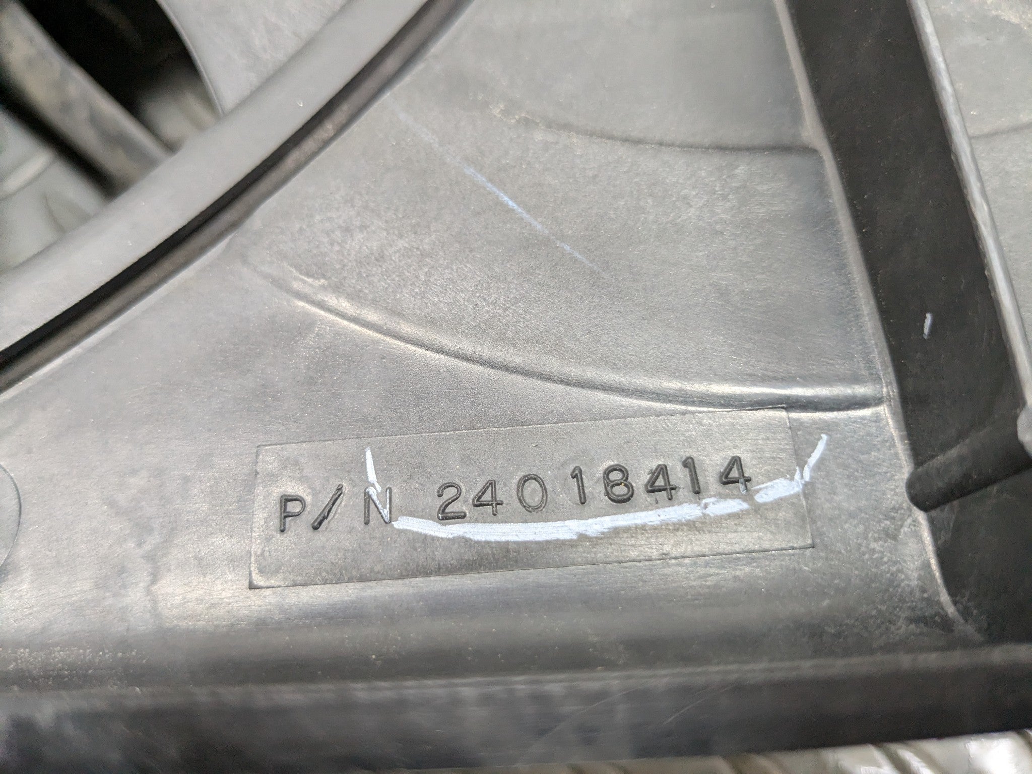 2000 - 2005 CADILLAC DEVILLE OEM ELECTRIC COOLING MOTOR FAN BLADE WITH SHROUD