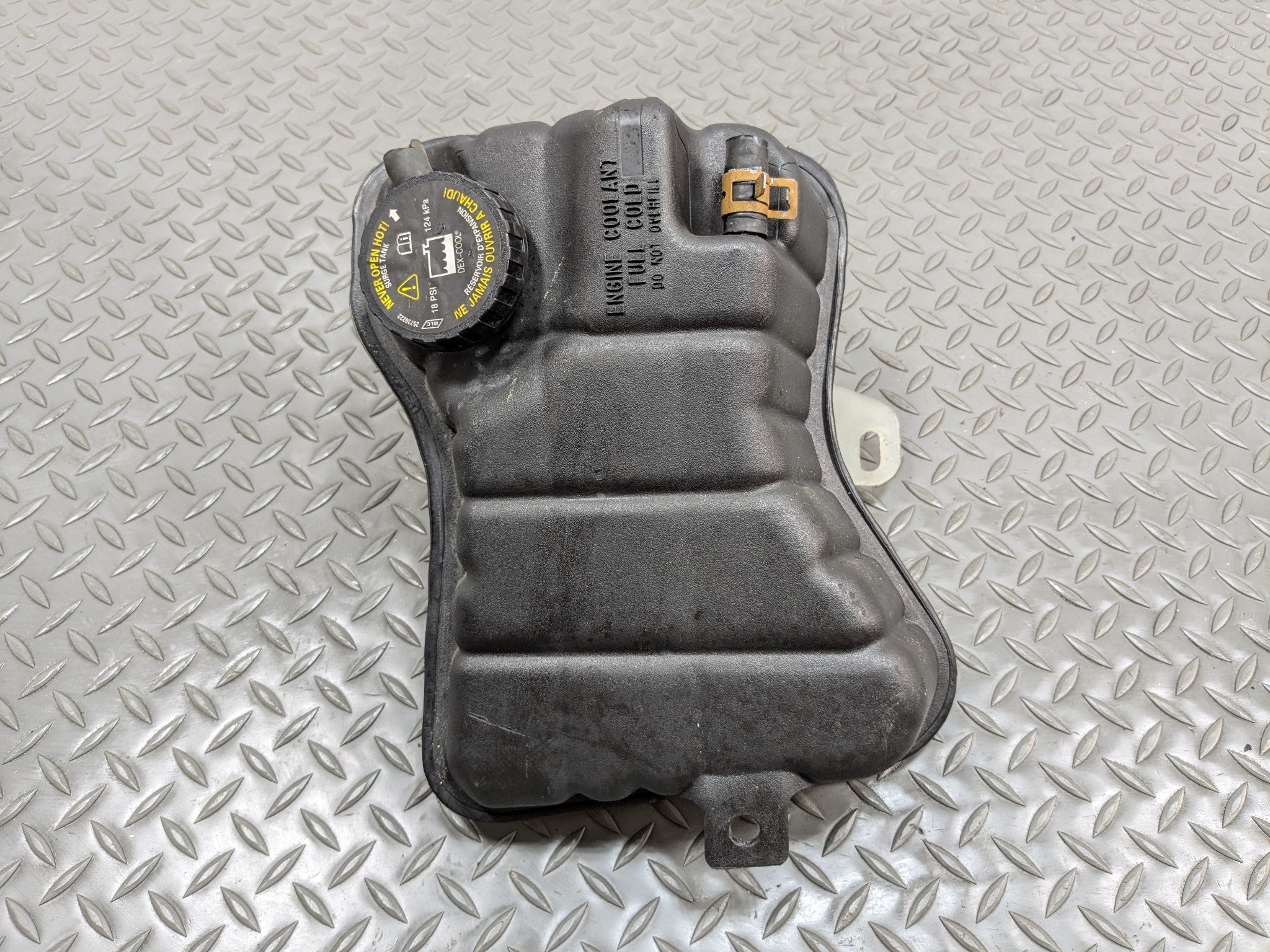 00 - 05 CADILLAC DEVILLE OEM COOLANT RECOVERY BOTTLE EXPANSION RESERVOIR TANK