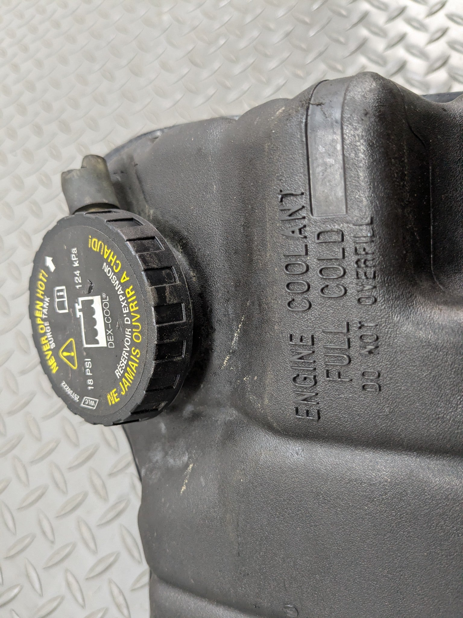 00 - 05 CADILLAC DEVILLE OEM COOLANT RECOVERY BOTTLE EXPANSION RESERVOIR TANK