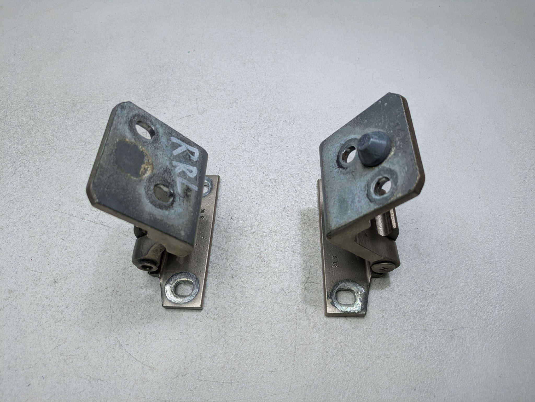 2000 - 2005 CADILLAC DEVILLE OEM DOOR HINGE SET UPPER AND LOWER REAR RIGHT SIDE