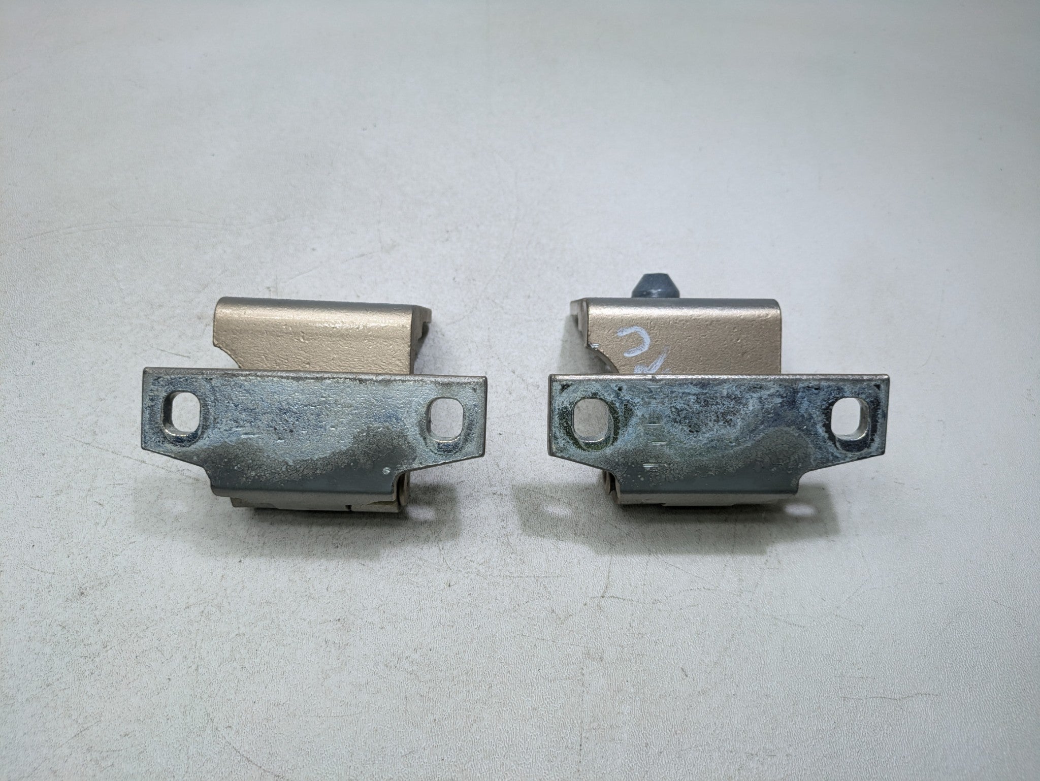 2000 - 2005 CADILLAC DEVILLE OEM DOOR HINGE SET UPPER AND LOWER REAR RIGHT SIDE