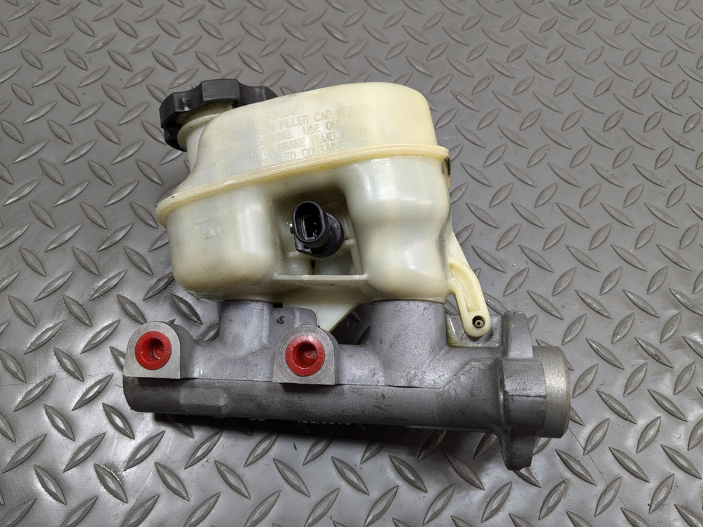 2000 - 2005 CADILLAC DEVILLE OEM BRAKE MASTER CYLINDER WITH RESERVOIR TANK