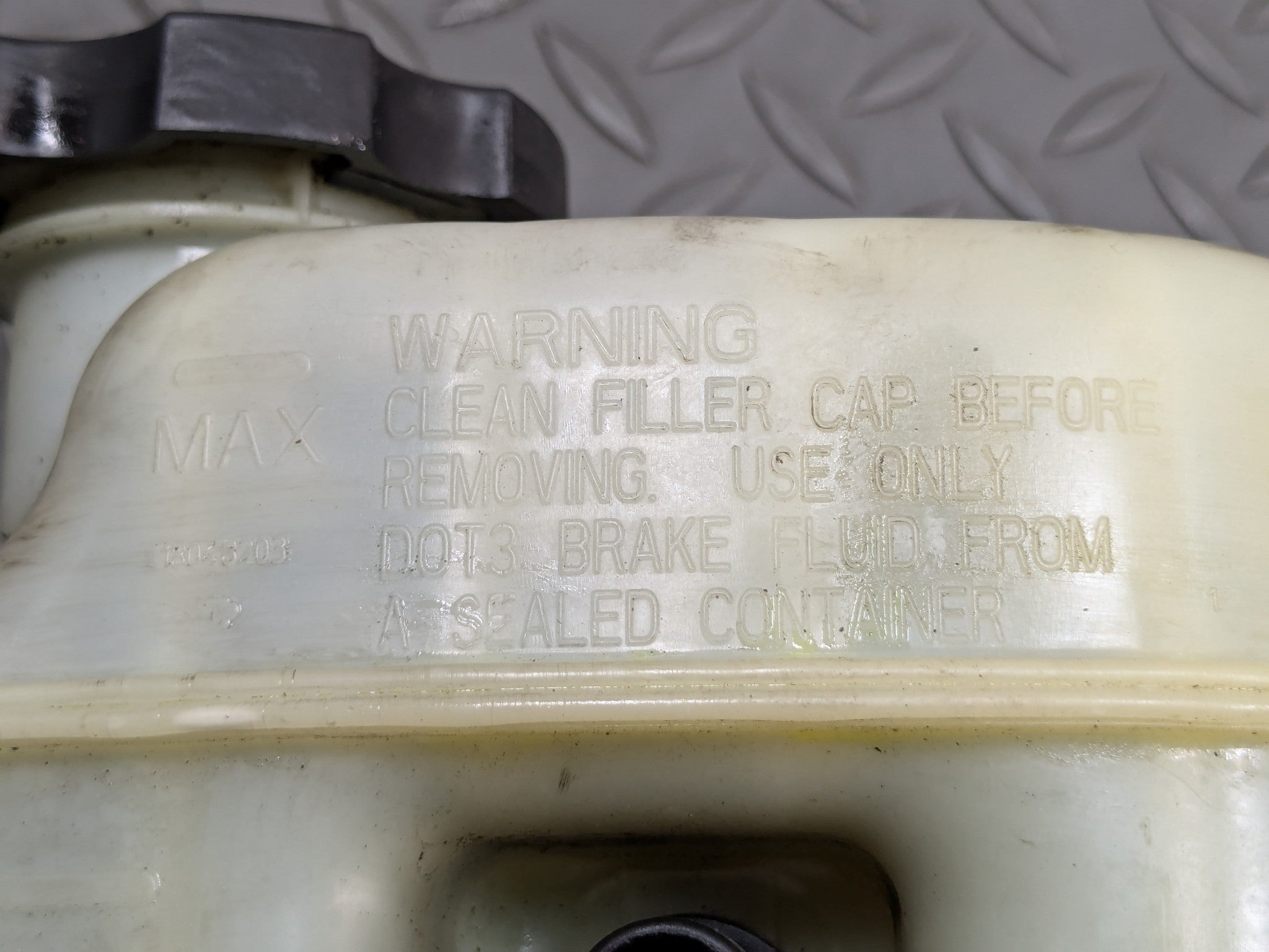 2000 - 2005 CADILLAC DEVILLE OEM BRAKE MASTER CYLINDER WITH RESERVOIR TANK