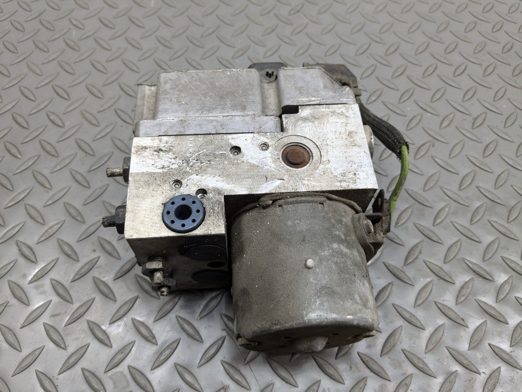 2000 - 2005 CADILLAC DEVILLE OEM ANTI LOCK BRAKE PARTS ASSEMBLY ABS PUMP MODULE