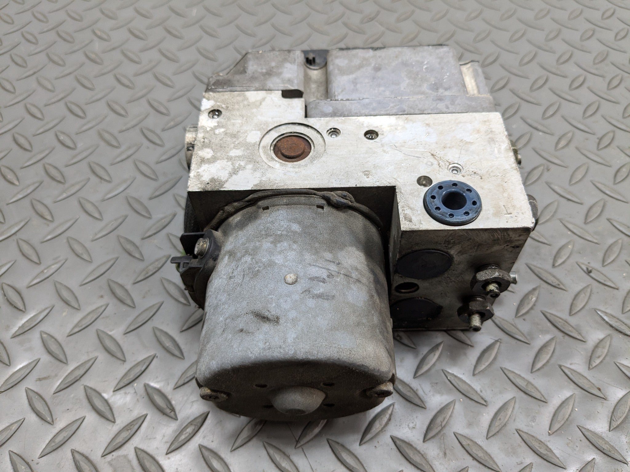 2000 - 2005 CADILLAC DEVILLE OEM ANTI LOCK BRAKE PARTS ASSEMBLY ABS PUMP MODULE