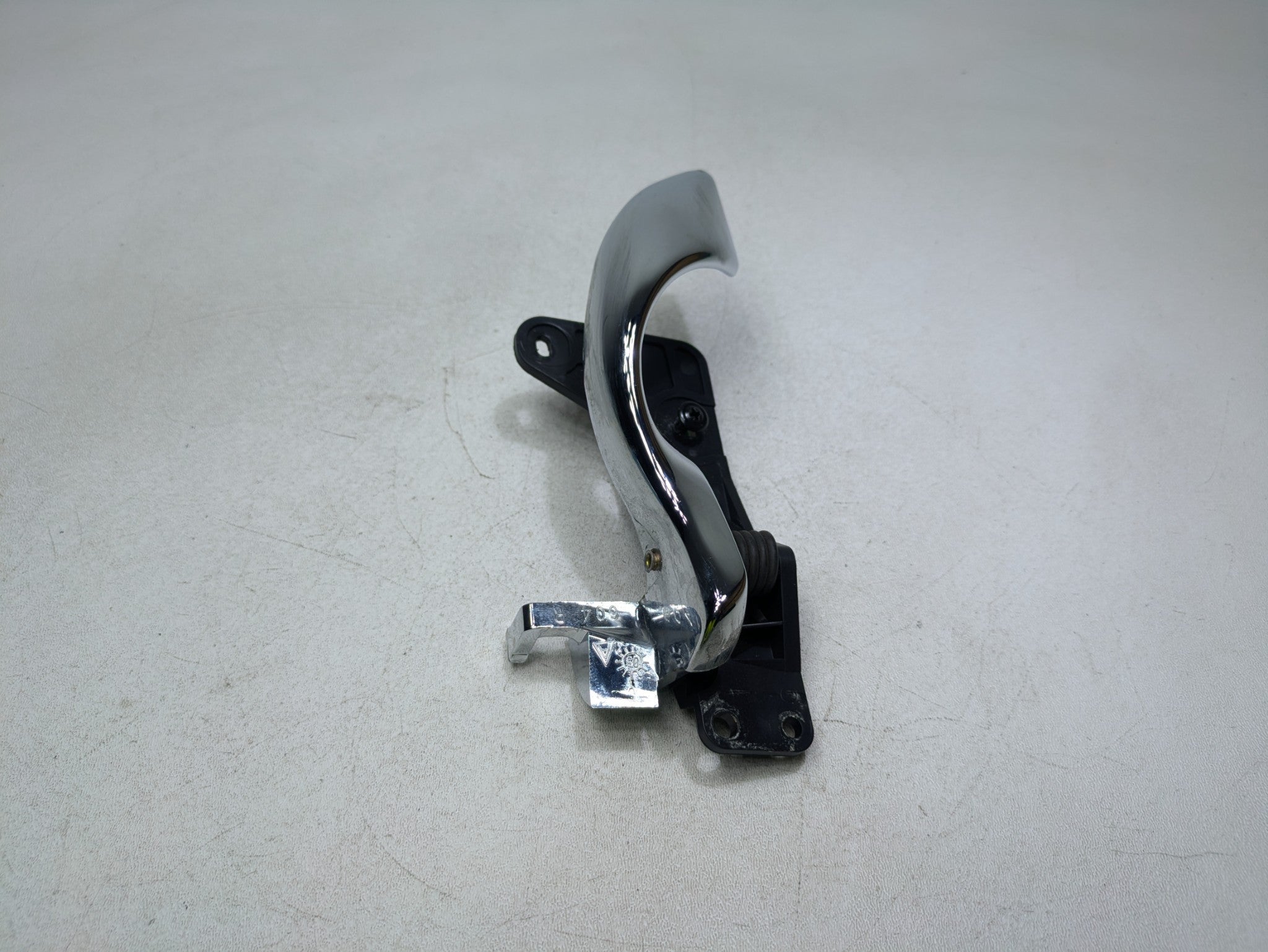 2000 - 2005 CADILLAC DEVILLE OEM INTERIOR INSIDE DOOR HANDLE REAR RIGHT SIDE