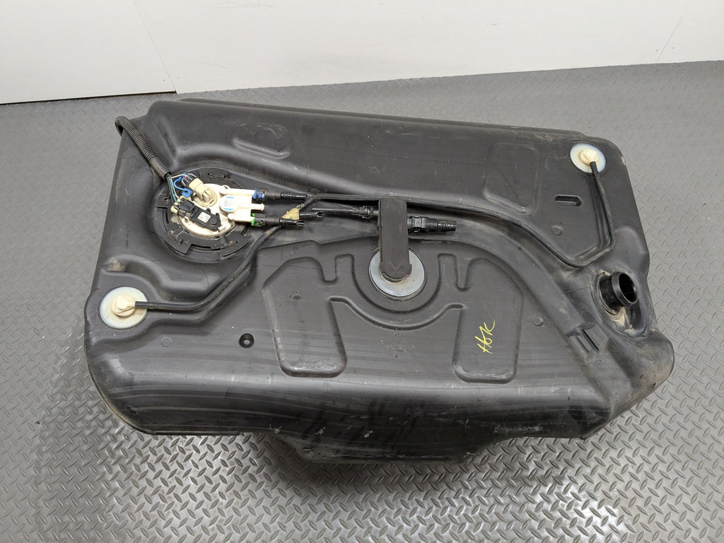 2000 - 2005 CADILLAC DEVILLE OEM GASOLINE GAS FUEL TANK RESERVOIR ASSEMBLY