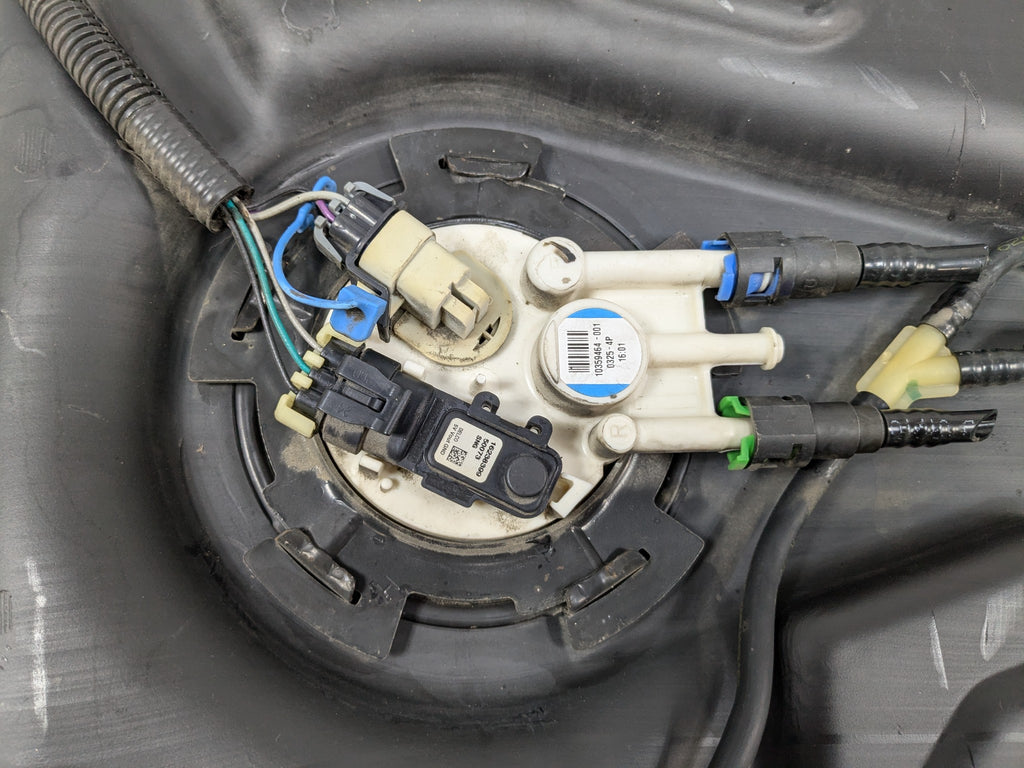 2000 - 2005 CADILLAC DEVILLE OEM GASOLINE GAS FUEL TANK RESERVOIR ASSEMBLY