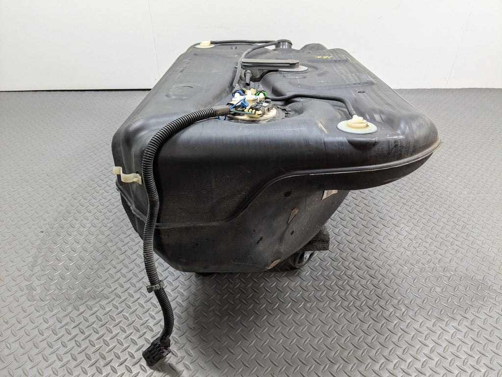 2000 - 2005 CADILLAC DEVILLE OEM GASOLINE GAS FUEL TANK RESERVOIR ASSEMBLY