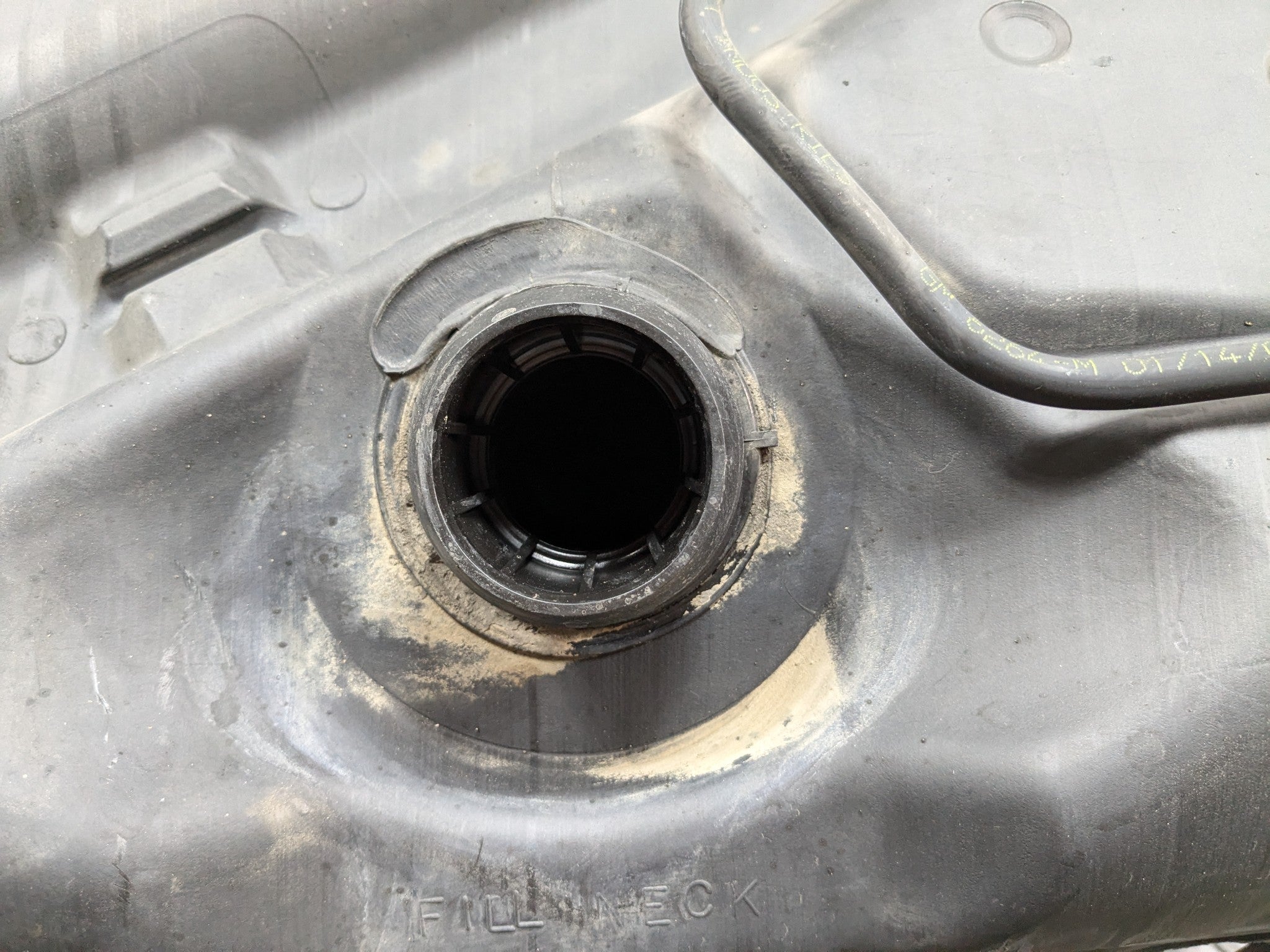 2000 - 2005 CADILLAC DEVILLE OEM GASOLINE GAS FUEL TANK RESERVOIR ASSEMBLY