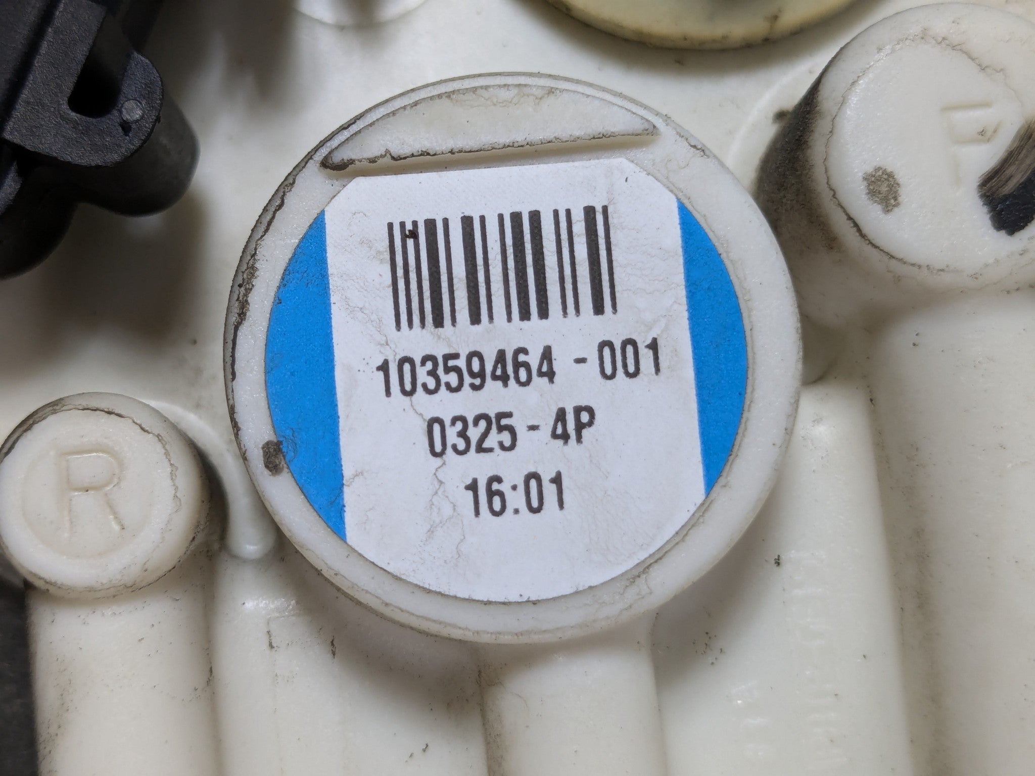 2000 - 2005 CADILLAC DEVILLE OEM GASOLINE GAS FUEL TANK RESERVOIR ASSEMBLY