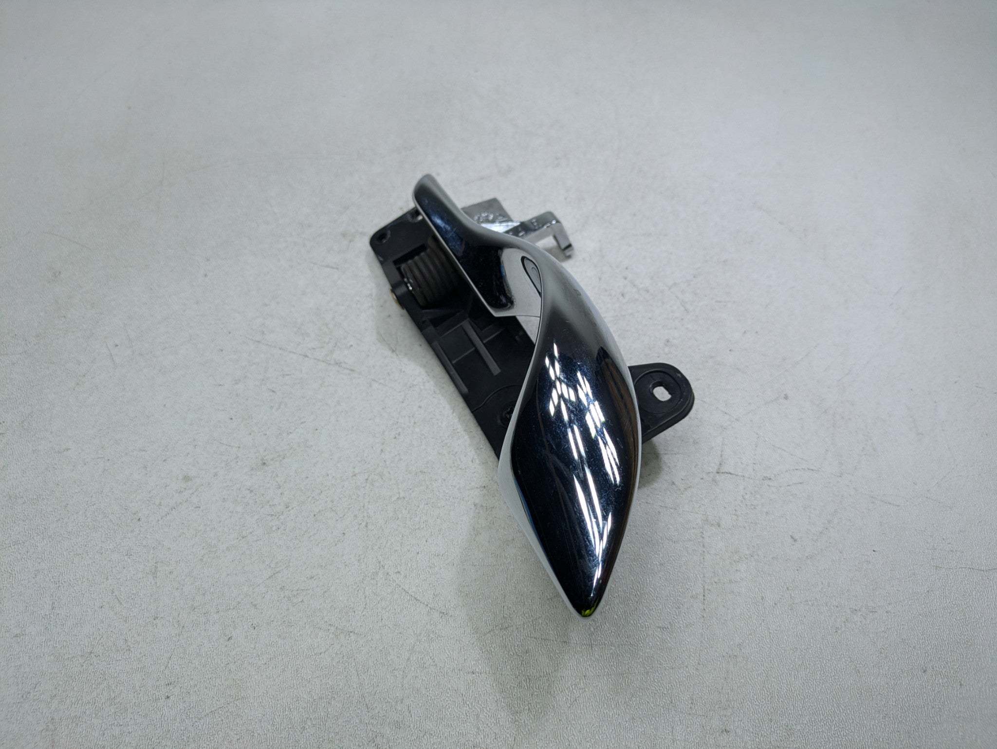 2000 - 2005 CADILLAC DEVILLE OEM INTERIOR INSIDE DOOR HANDLE FRONT RIGHT SIDE