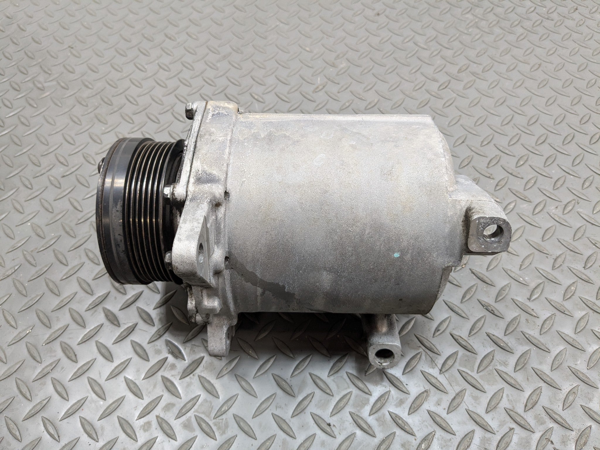 2000 - 2005 CADILLAC DEVILLE OEM AC AIR CONDITIONING AIR COMPRESSOR PUMP UNIT
