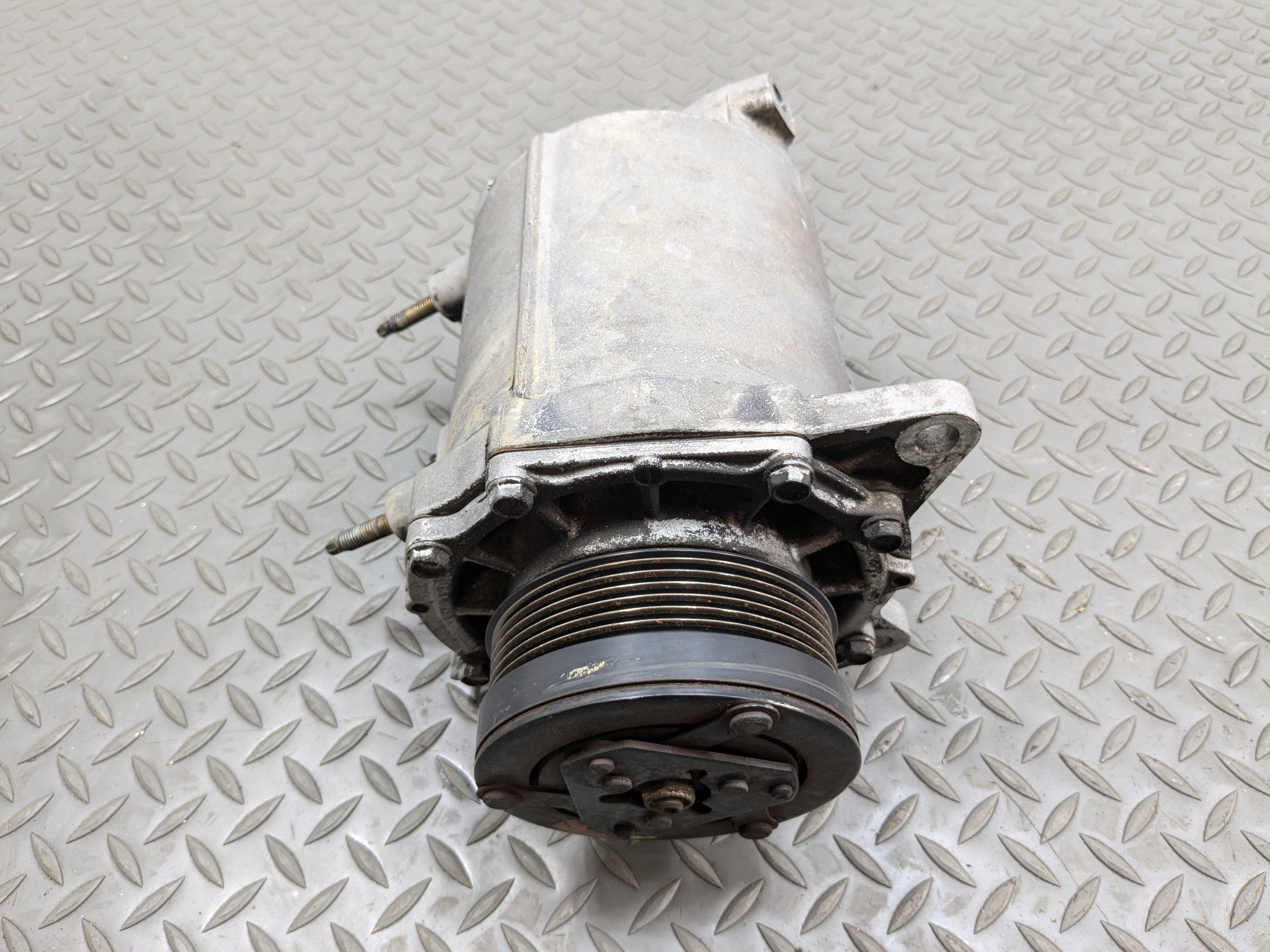 2000 - 2005 CADILLAC DEVILLE OEM AC AIR CONDITIONING AIR COMPRESSOR PUMP UNIT