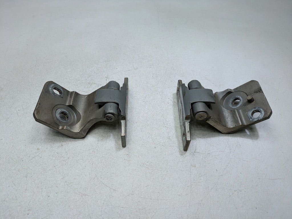 2000 - 2005 CADILLAC DEVILLE OEM DOOR HINGE SET UPPER AND LOWER FRONT LEFT SIDE