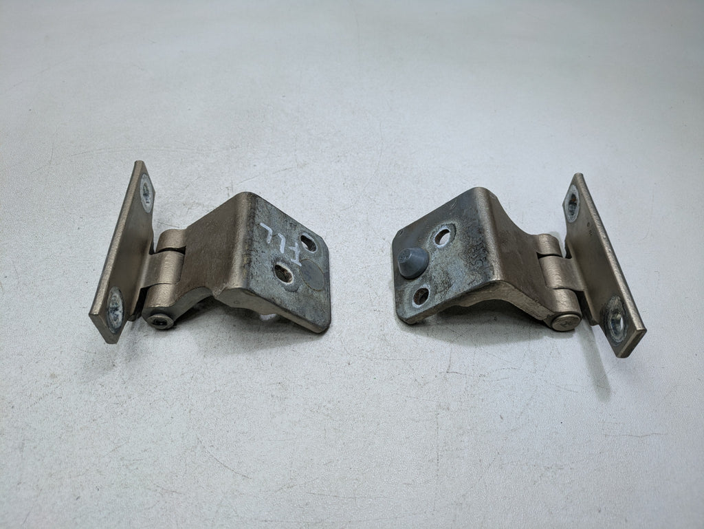 2000 - 2005 CADILLAC DEVILLE OEM DOOR HINGE SET UPPER AND LOWER FRONT LEFT SIDE