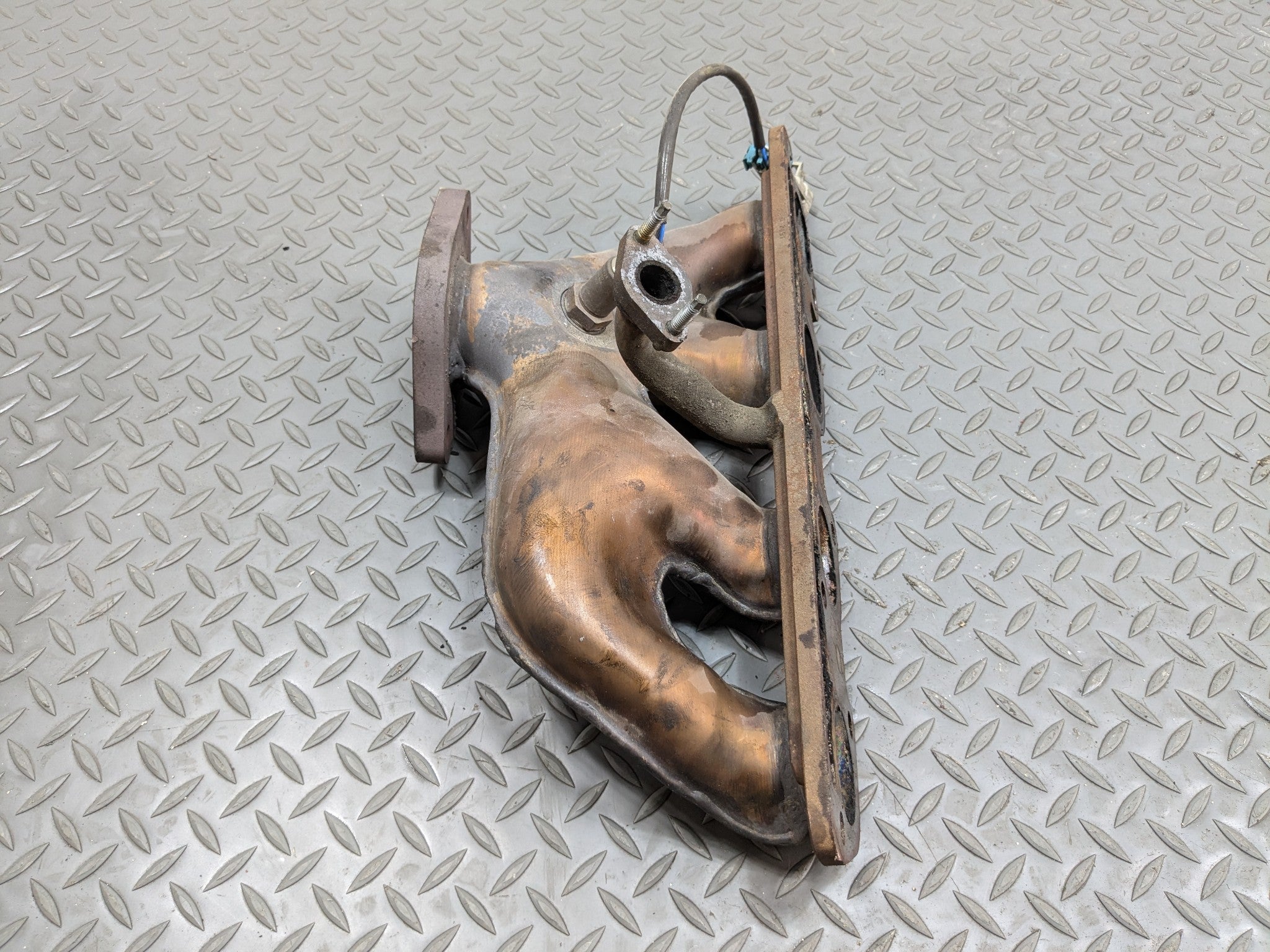 00 - 05 CADILLAC DEVILLE OEM EXHAUST MANIFOLD DOWNPIPE REAR RIGHT PASSENGER SIDE