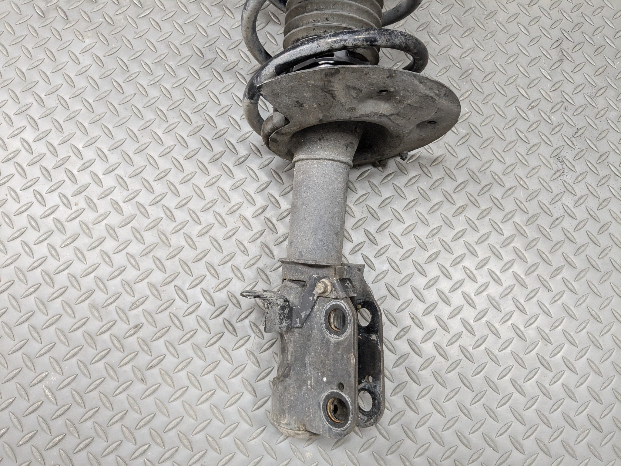 2000 -2005 CADILLAC DEVILLE OEM SUSPENSION SHOCK STRUT ASSEMBLY FRONT RIGHT SIDE