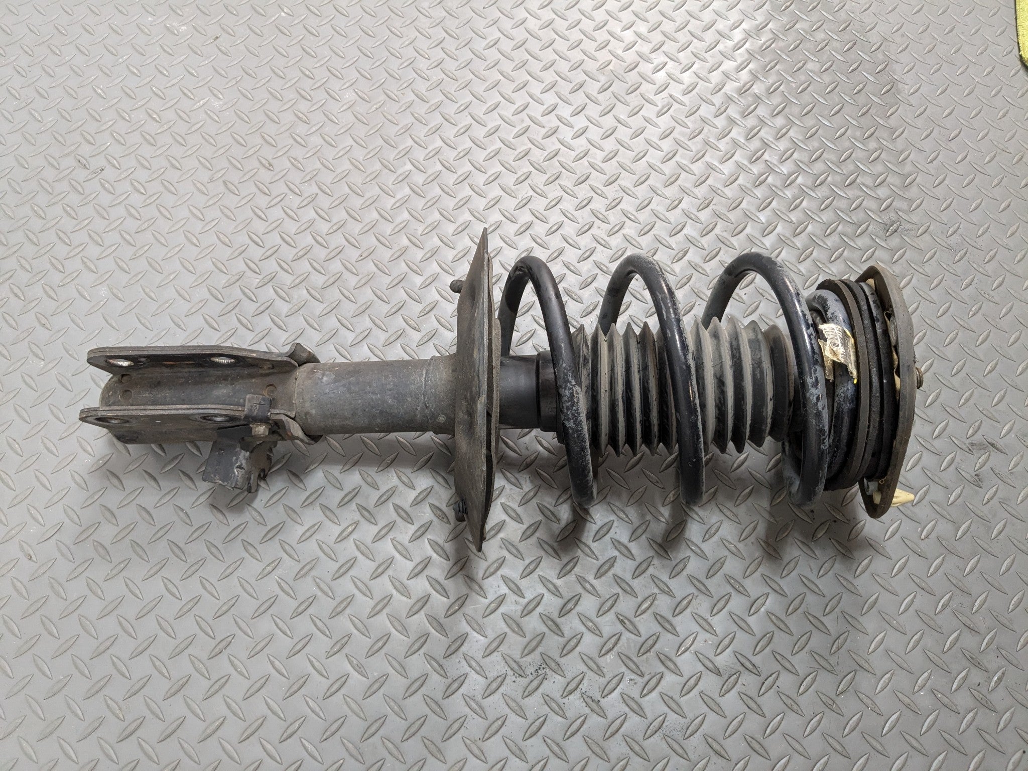2000 - 2005 CADILLAC DEVILLE OEM SUSPENSION SHOCK STRUT ASSEMBLY FRONT LEFT SIDE