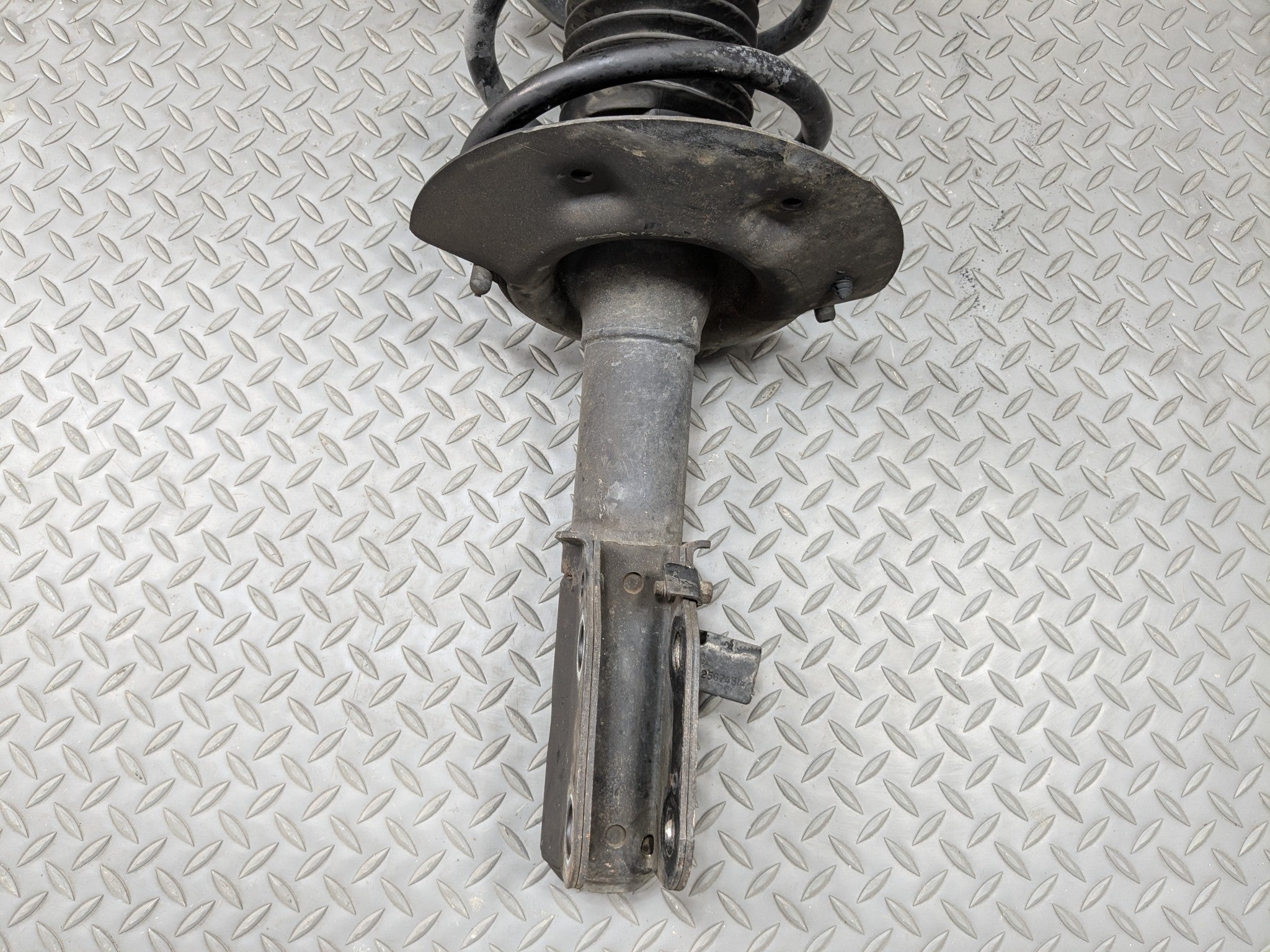 2000 - 2005 CADILLAC DEVILLE OEM SUSPENSION SHOCK STRUT ASSEMBLY FRONT LEFT SIDE