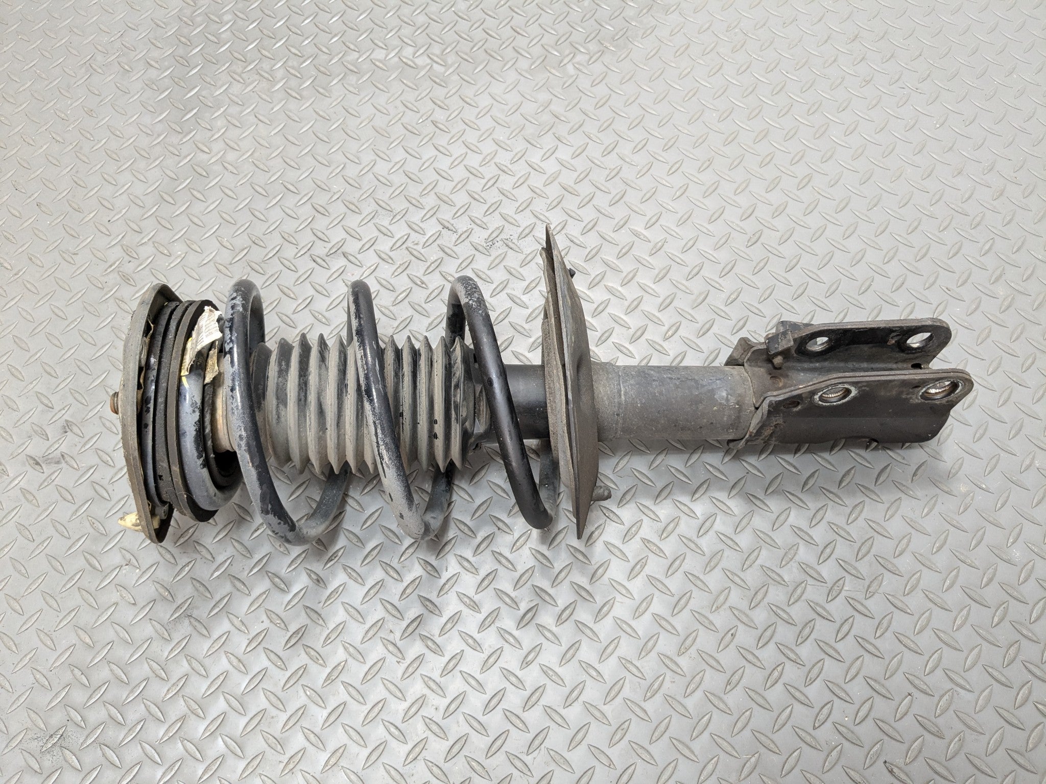 2000 - 2005 CADILLAC DEVILLE OEM SUSPENSION SHOCK STRUT ASSEMBLY FRONT LEFT SIDE