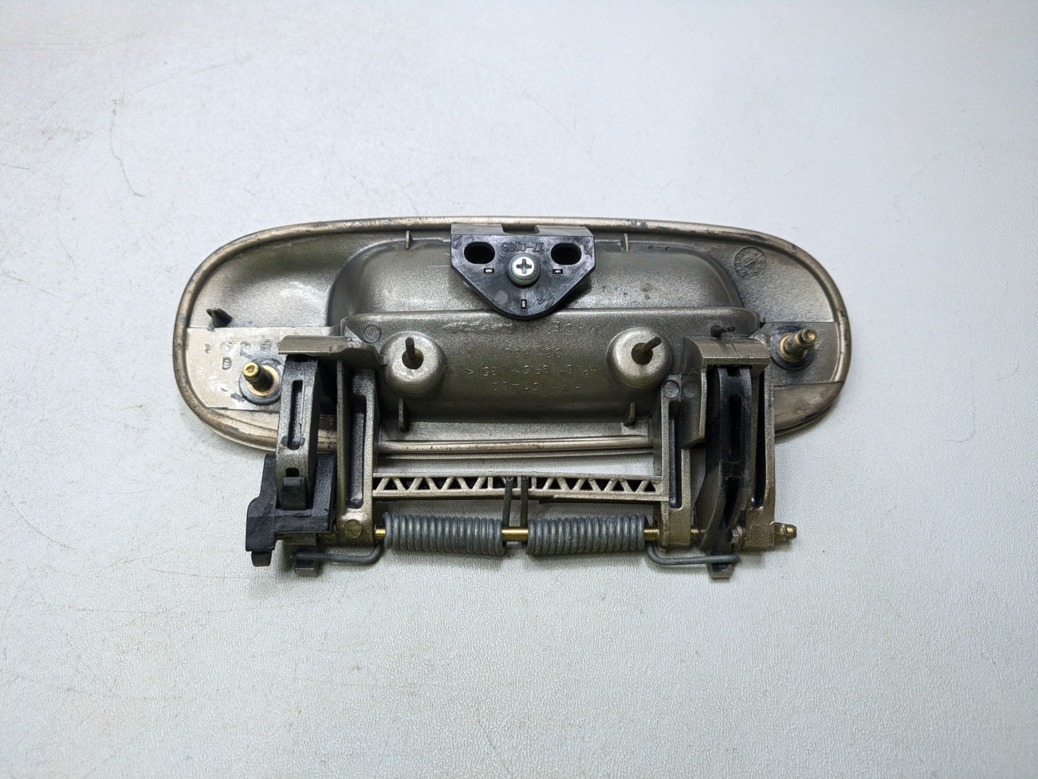 2000 - 2005 CADILLAC DEVILLE OEM EXTERIOR DOOR HANDLE FRONT RIGHT PASSENGER SIDE