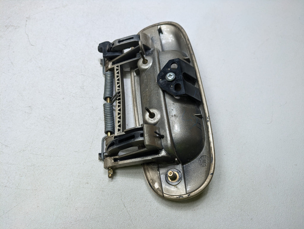 2000 - 2005 CADILLAC DEVILLE OEM EXTERIOR DOOR HANDLE FRONT RIGHT PASSENGER SIDE