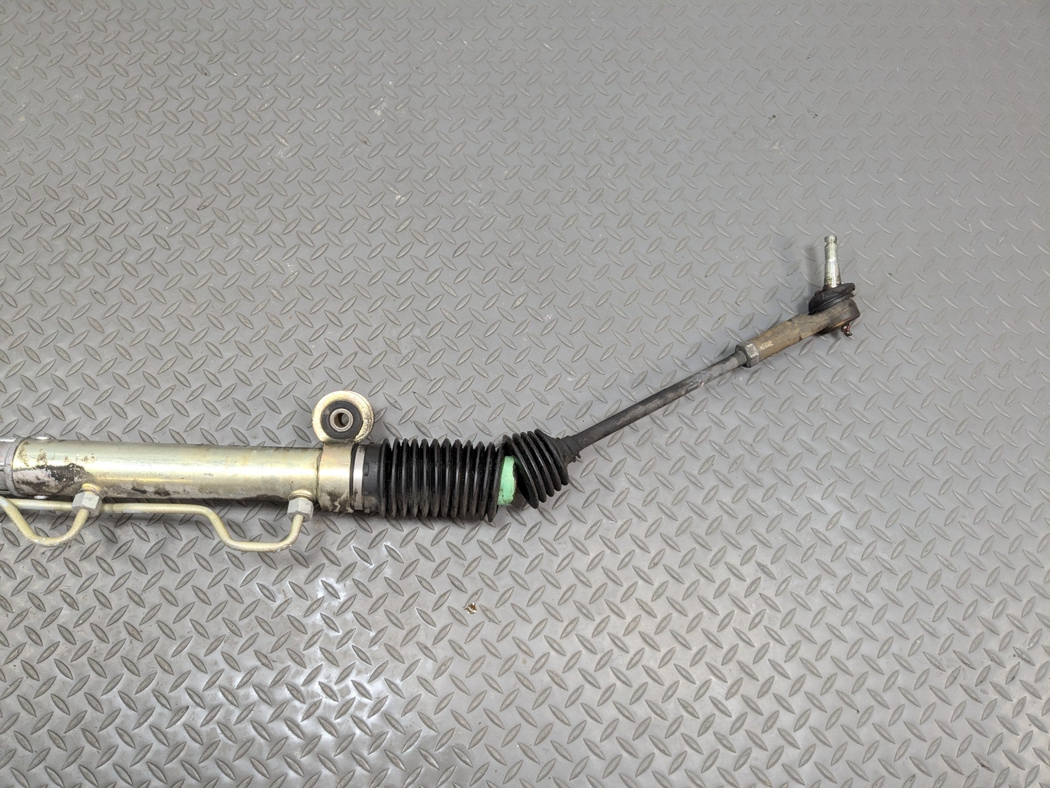 2000 - 2005 CADILLAC DEVILLE OEM POWER STEERING GEAR RACK AND PINION ASSEMBLY
