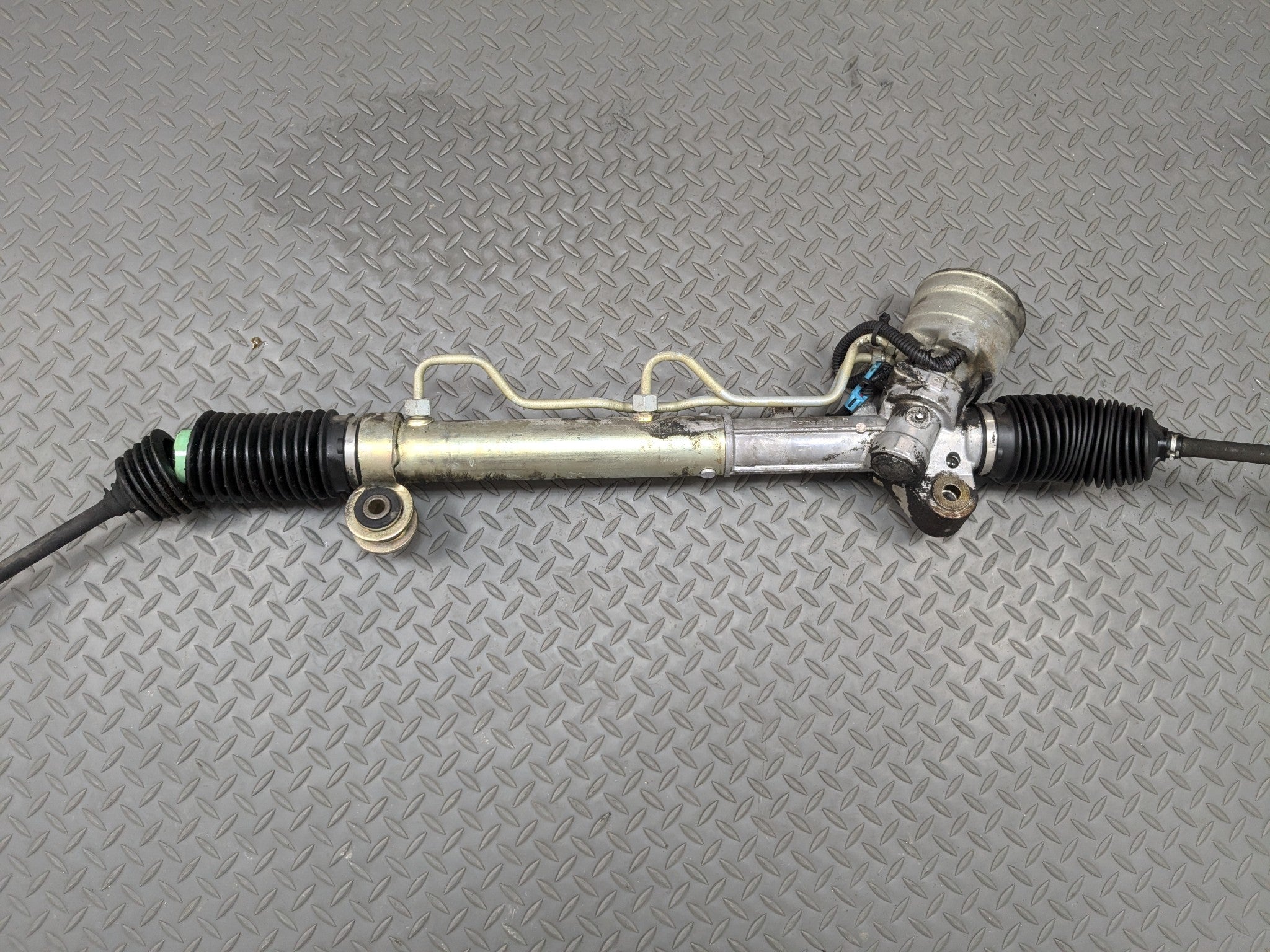 2000 - 2005 CADILLAC DEVILLE OEM POWER STEERING GEAR RACK AND PINION ASSEMBLY