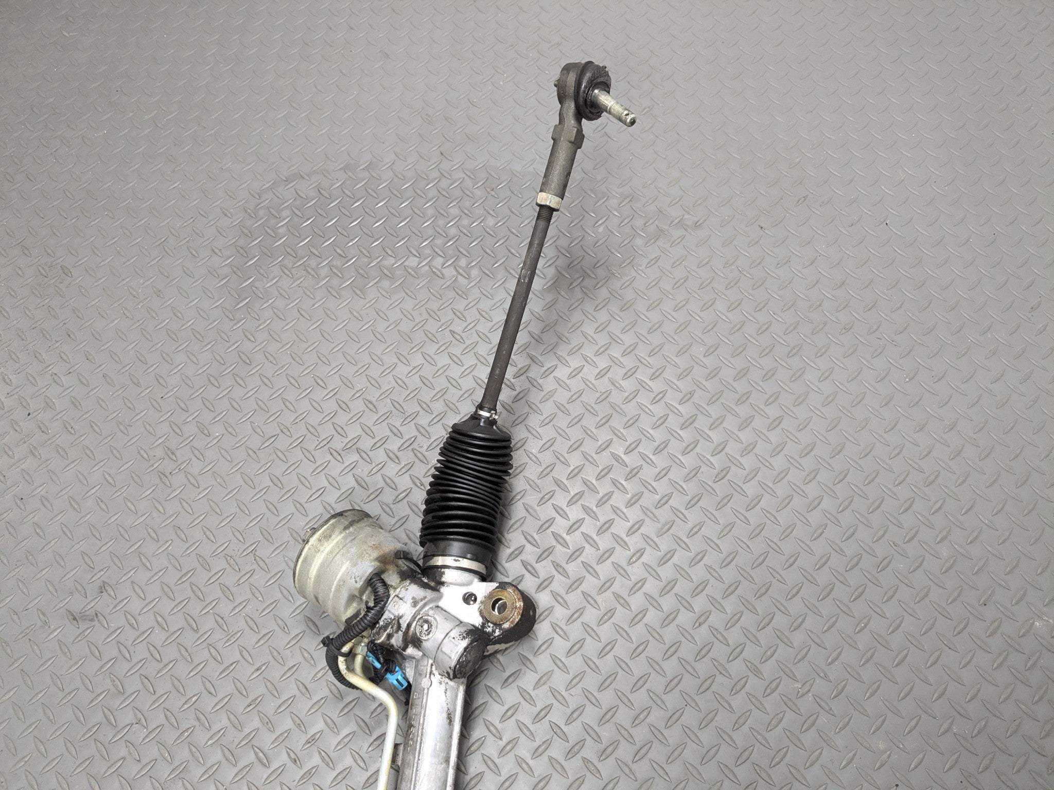 2000 - 2005 CADILLAC DEVILLE OEM POWER STEERING GEAR RACK AND PINION ASSEMBLY